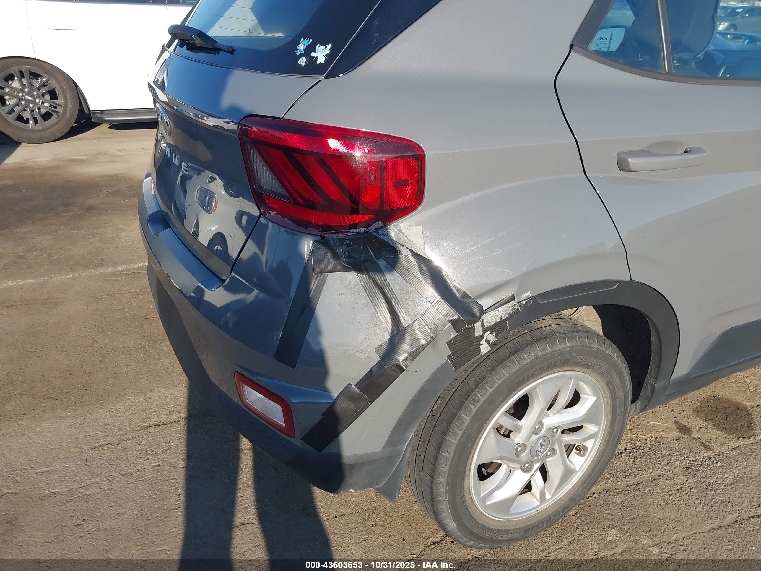 HYUNDAI VENUE image 6