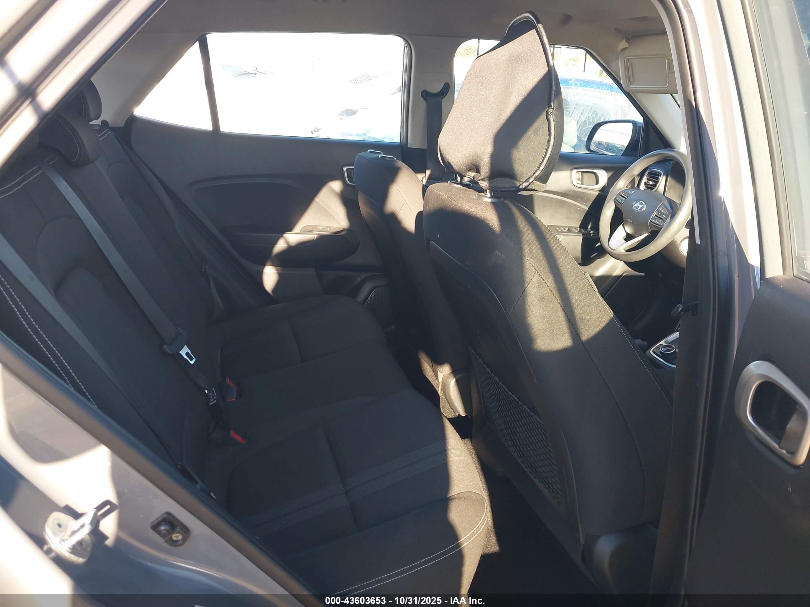 HYUNDAI VENUE image 8