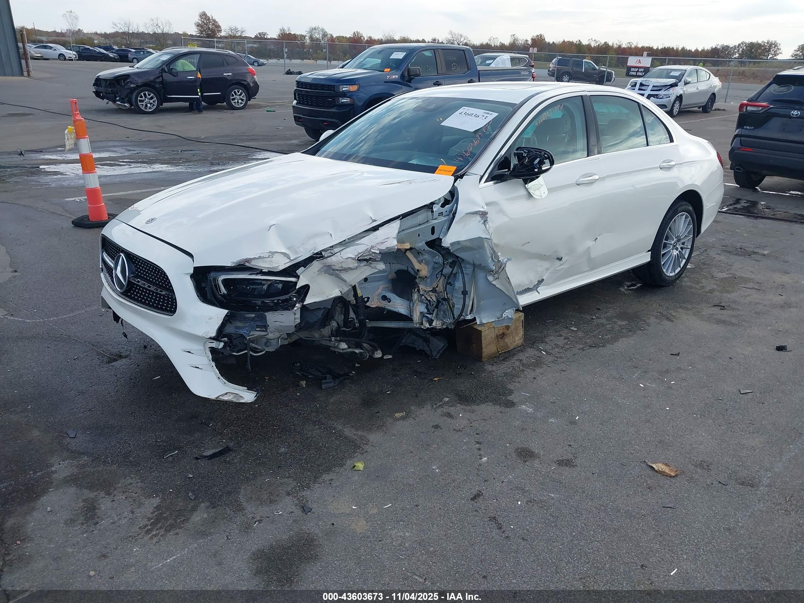 MERCEDES-BENZ E image 2