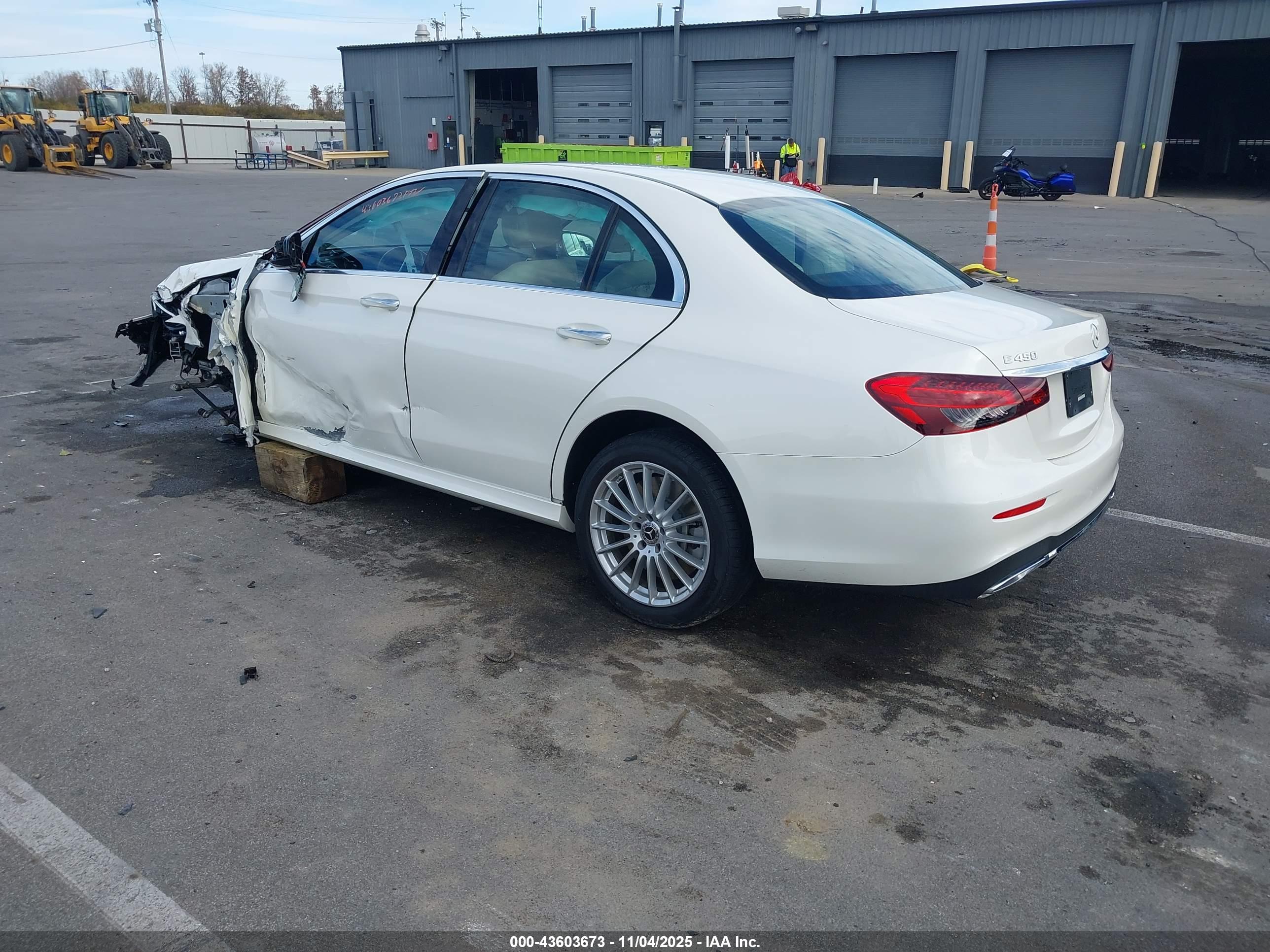 MERCEDES-BENZ E image 3