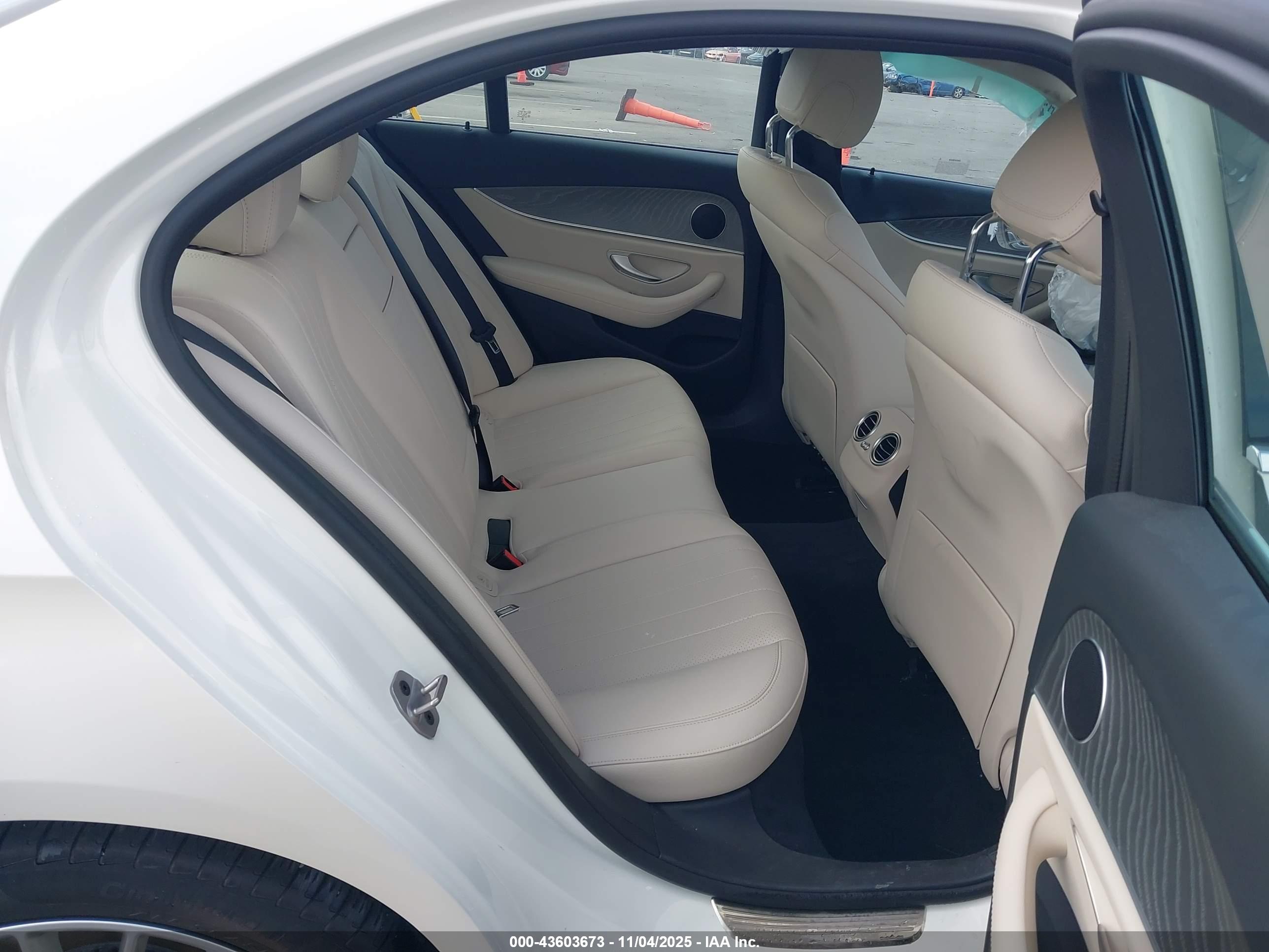 MERCEDES-BENZ E image 8