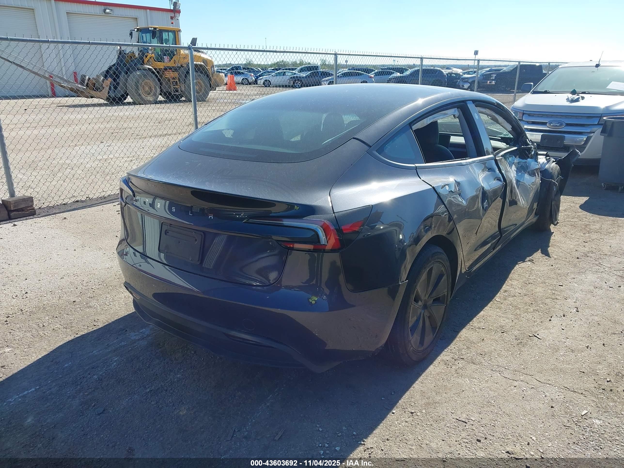 TESLA MODEL image 4