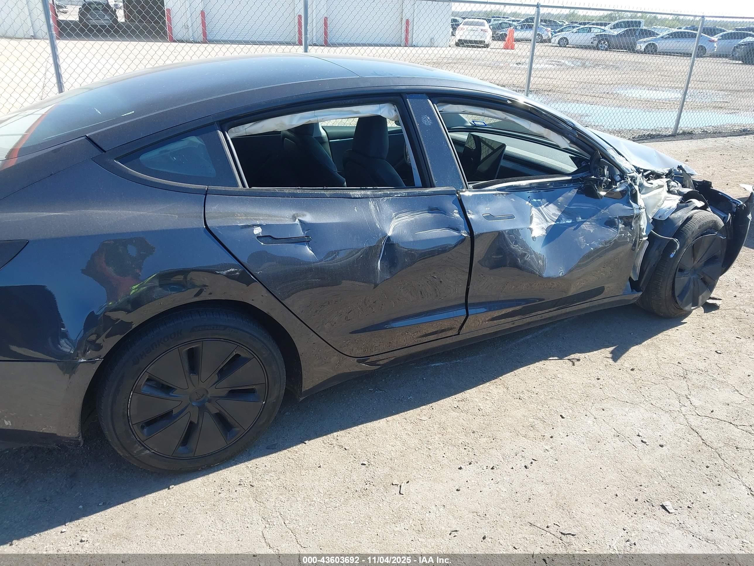 TESLA MODEL image 6