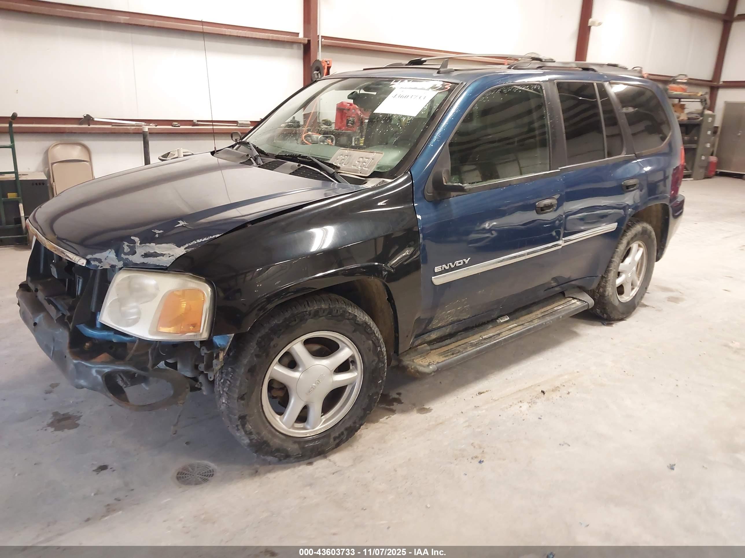 GMC ENVOY image 2
