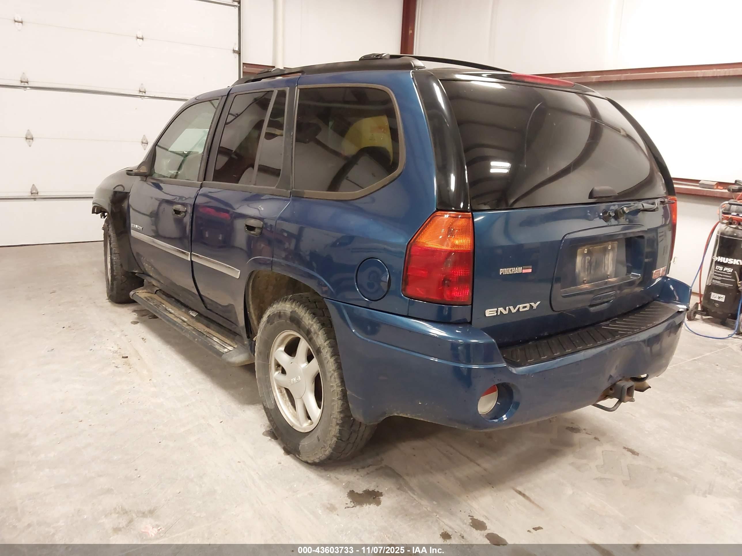 GMC ENVOY image 3