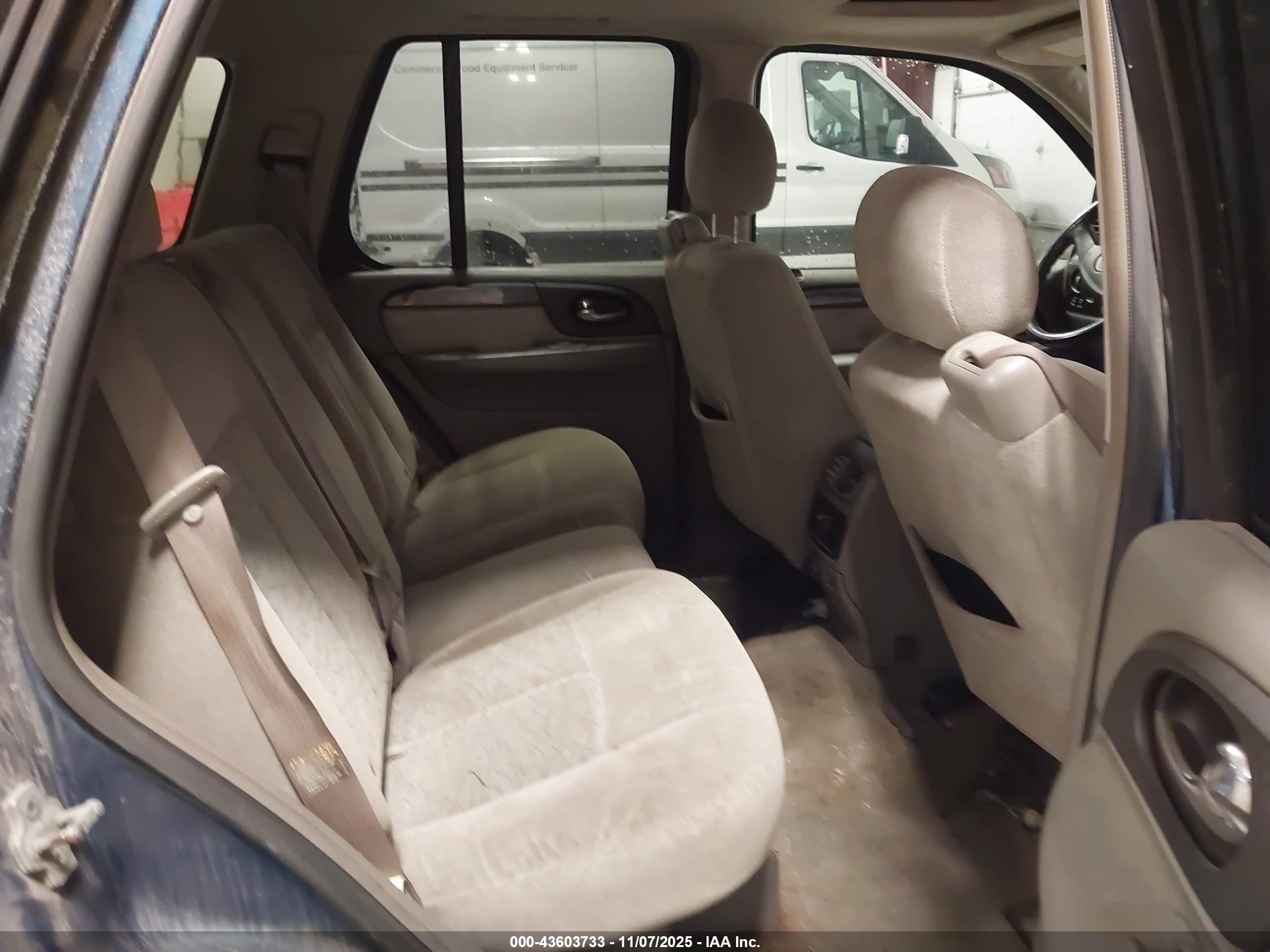 GMC ENVOY image 8