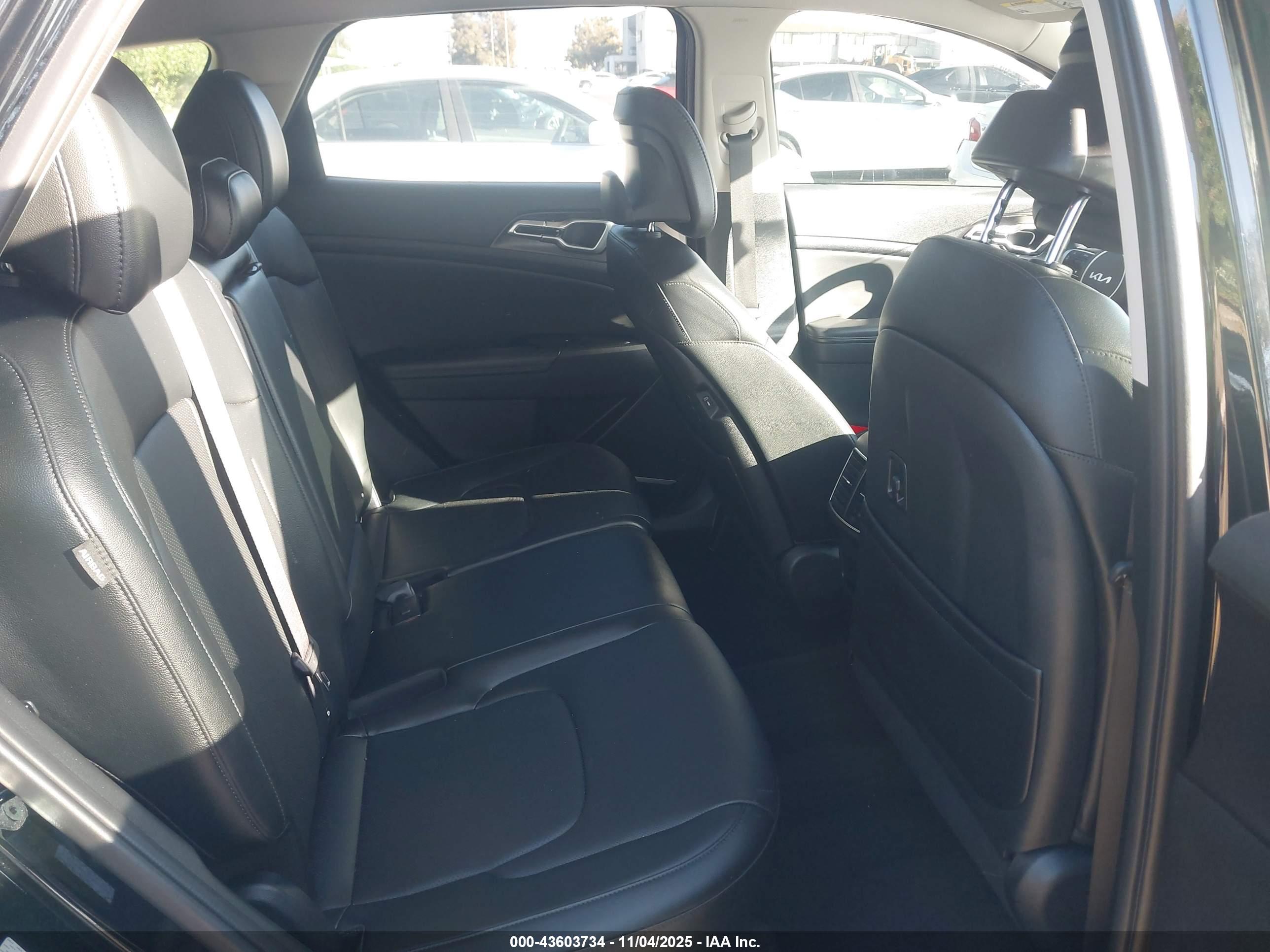 KIA SPORTAGE image 8