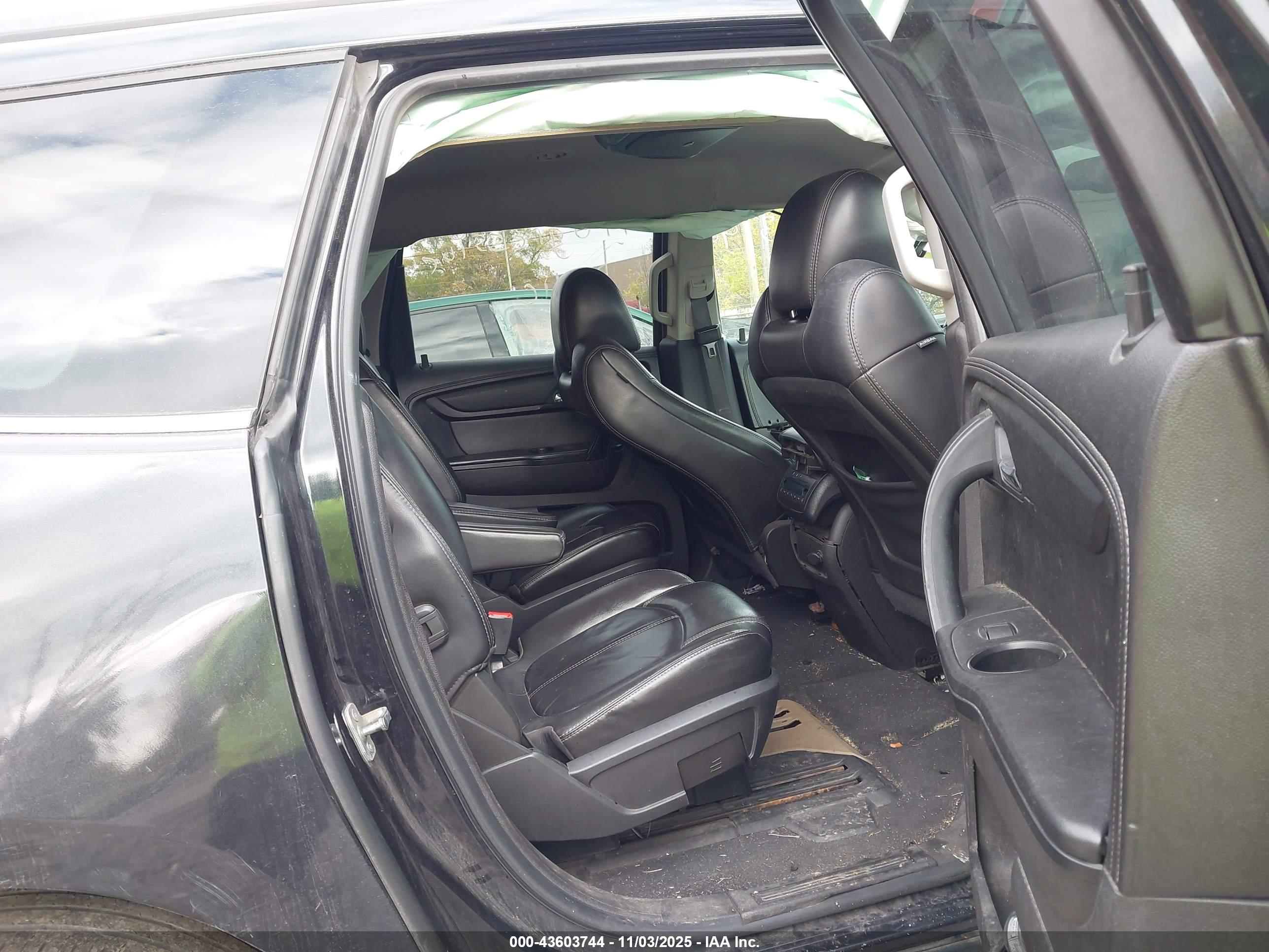CHEVROLET TRAVERSE image 8