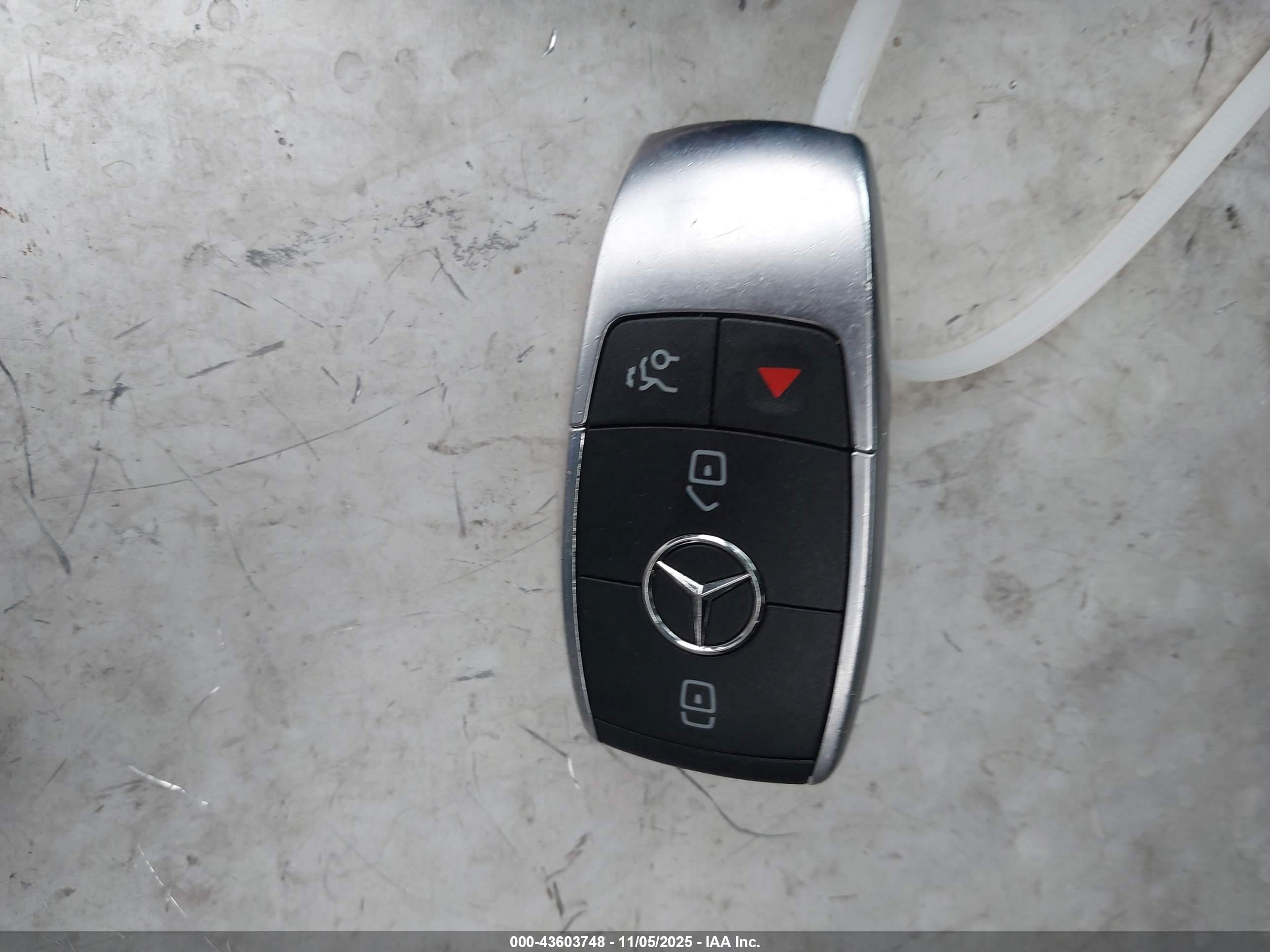MERCEDES-BENZ A image 11