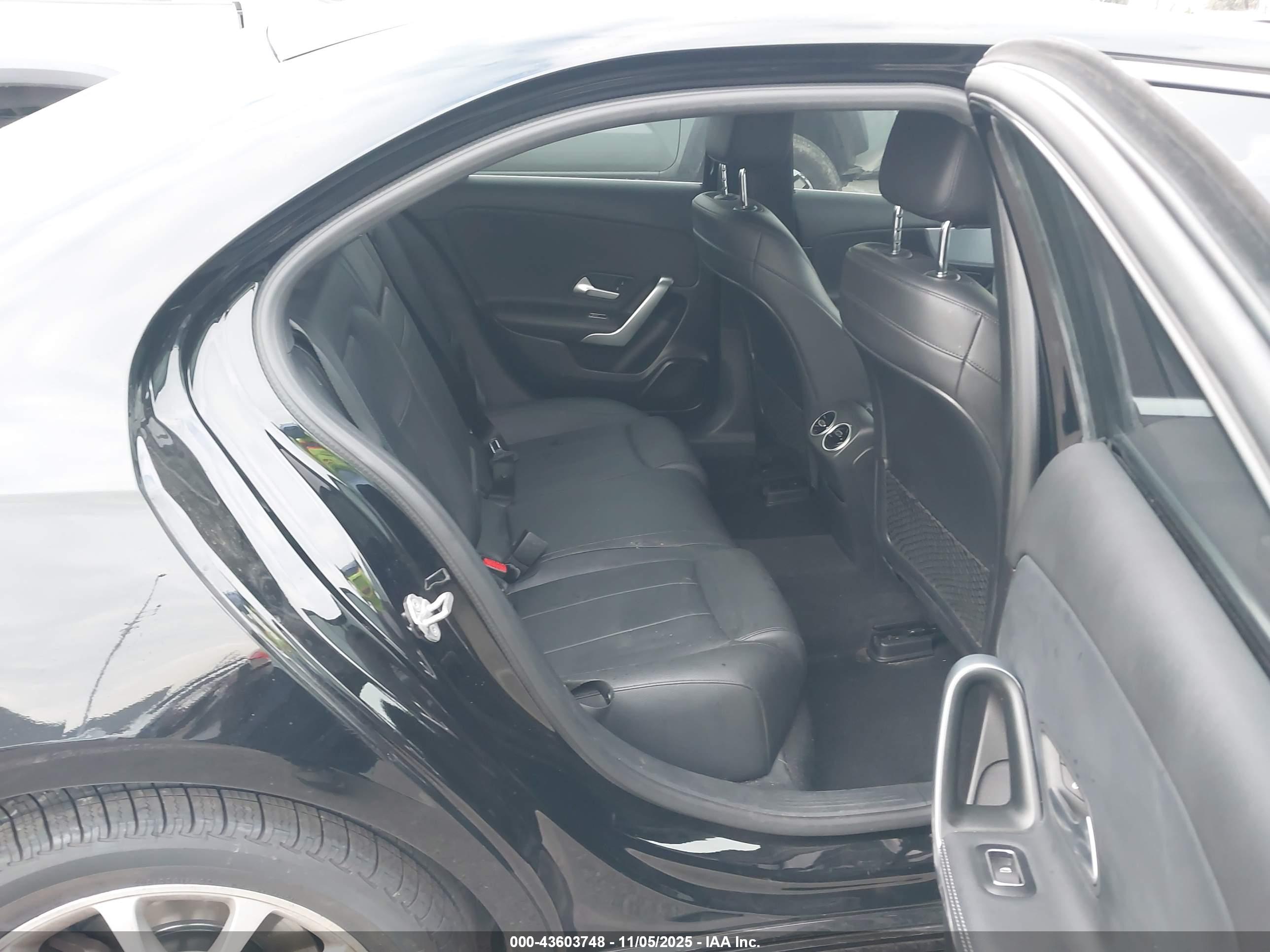 MERCEDES-BENZ A image 8