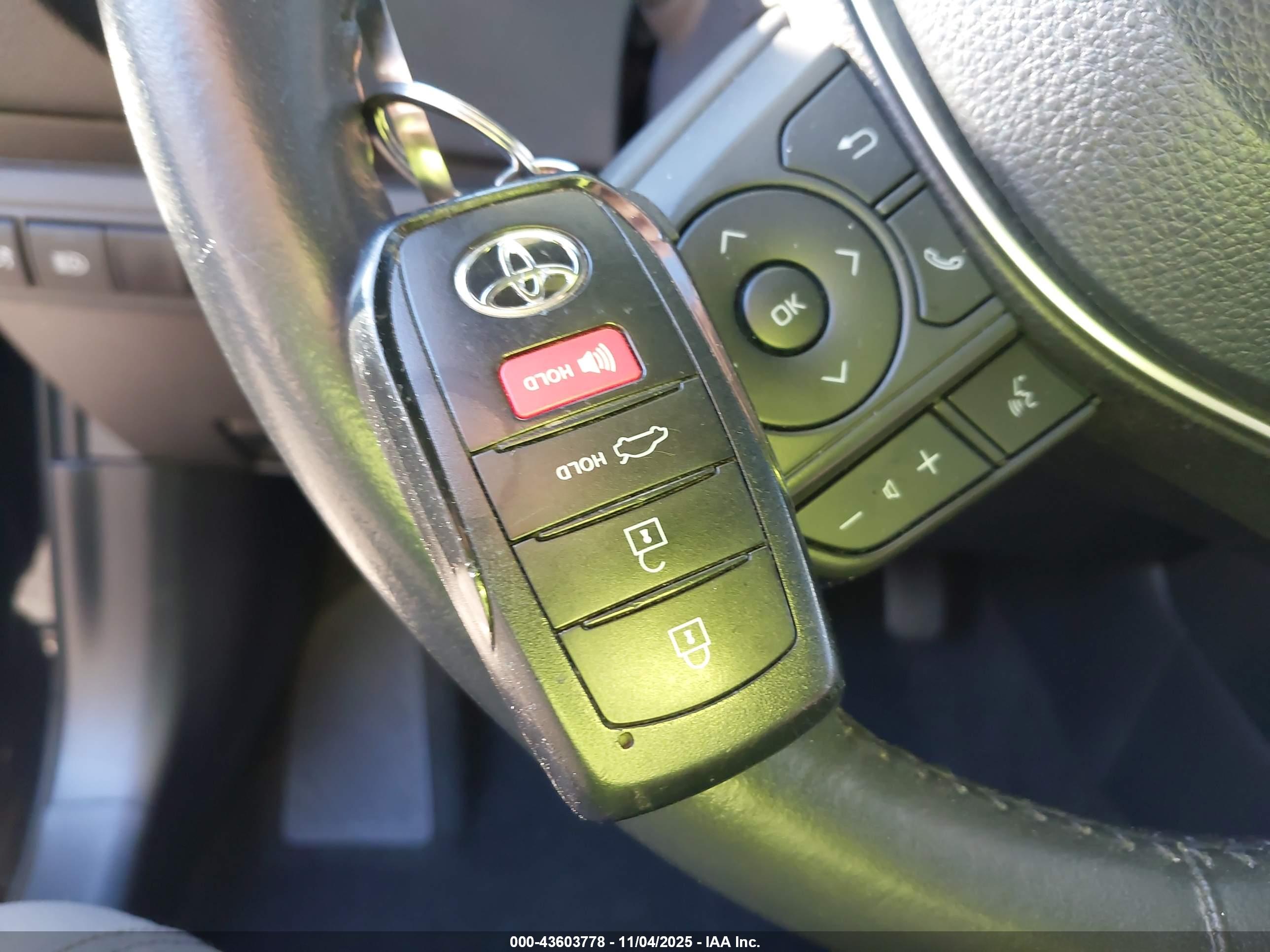 TOYOTA COROLLA image 11
