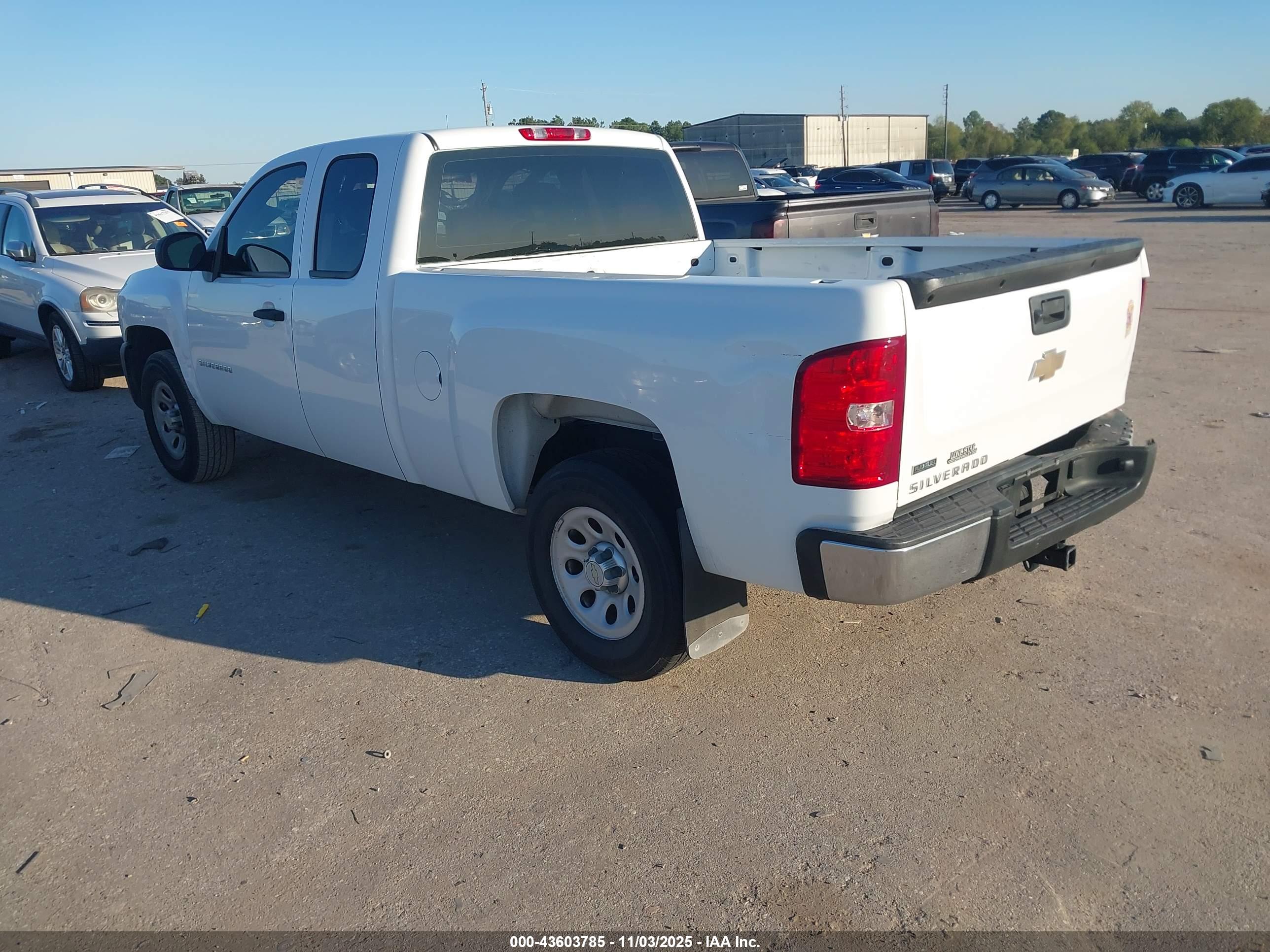 CHEVROLET SILVERADO image 3