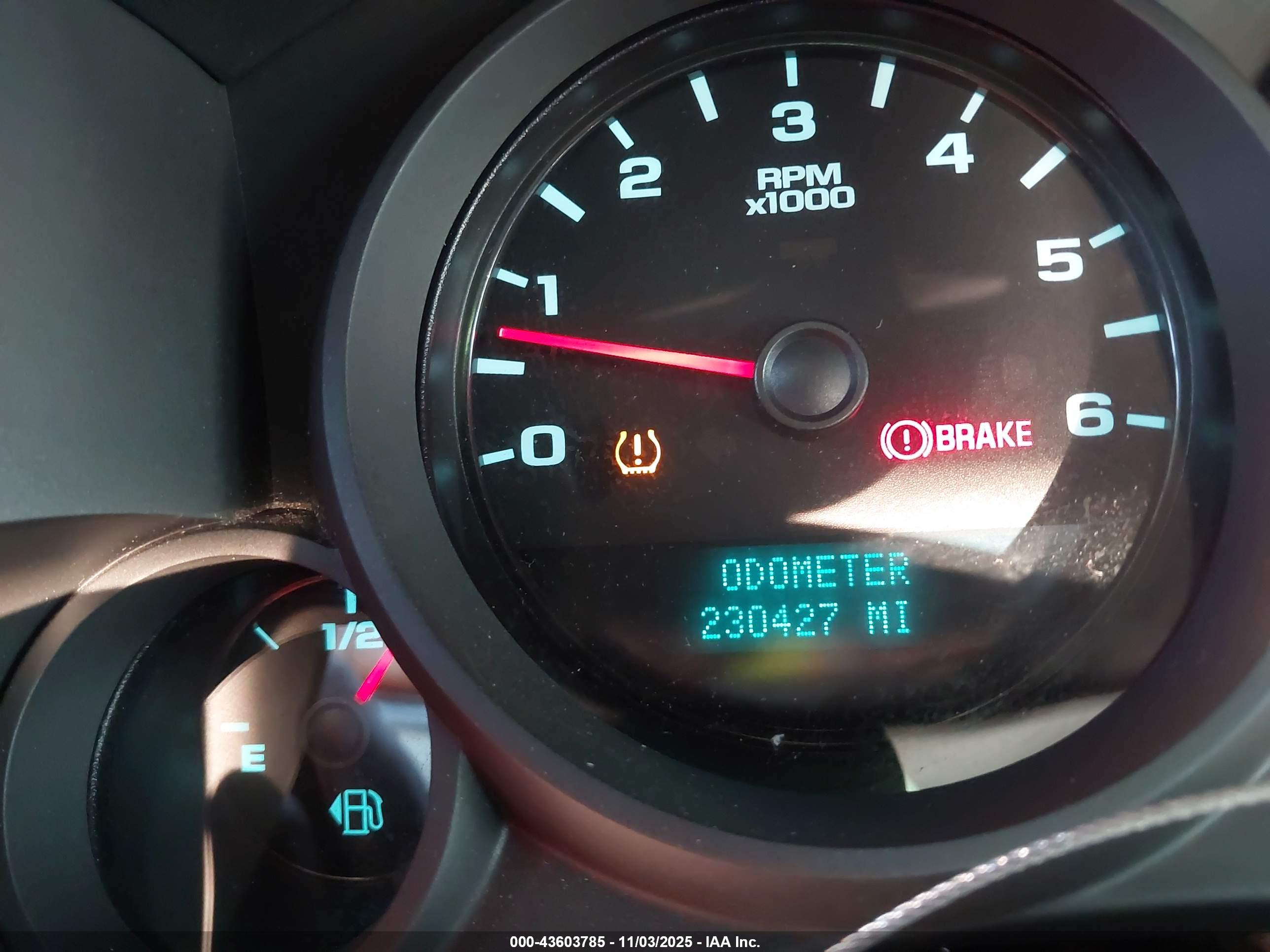 CHEVROLET SILVERADO image 7