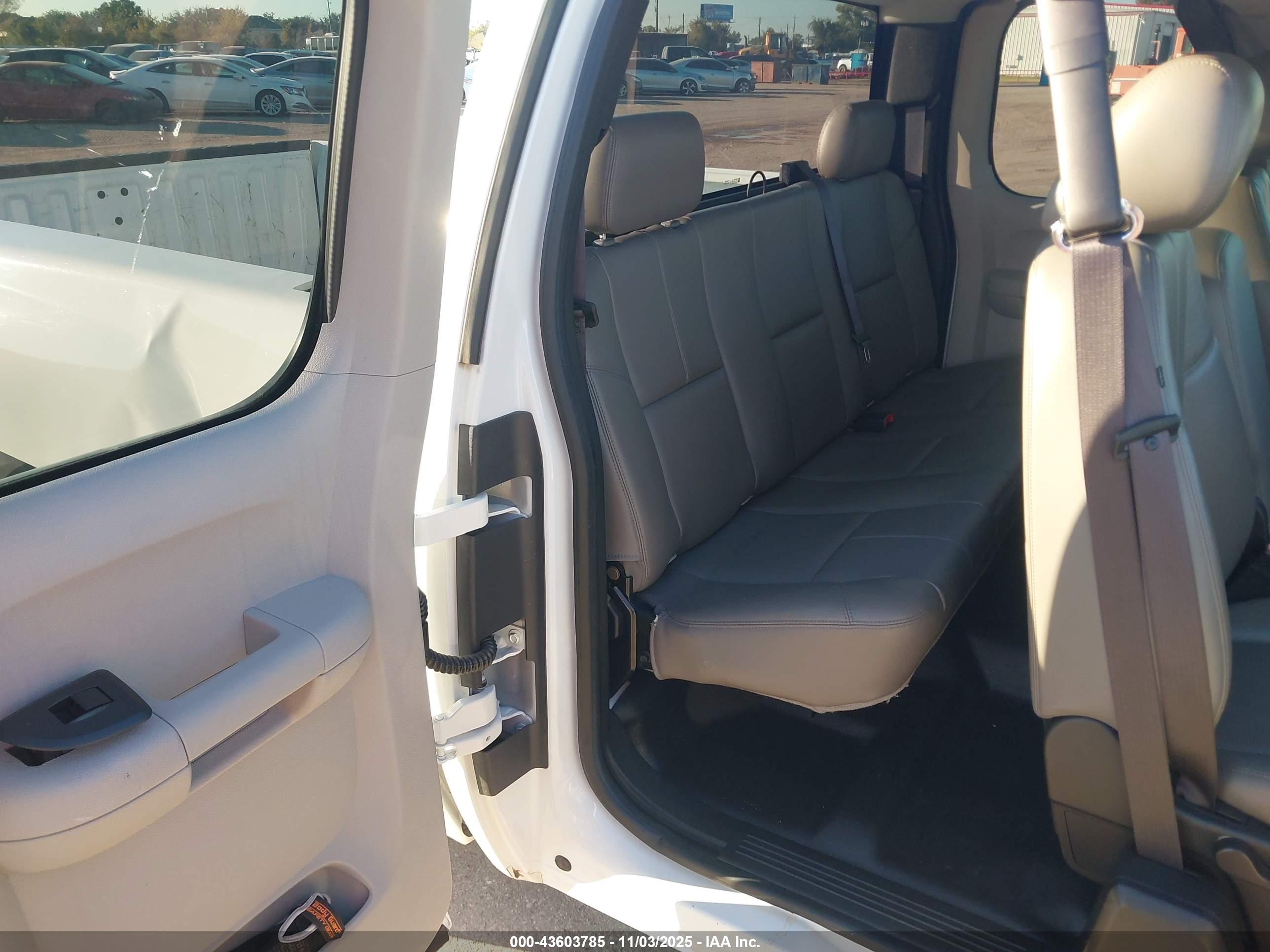 CHEVROLET SILVERADO image 8
