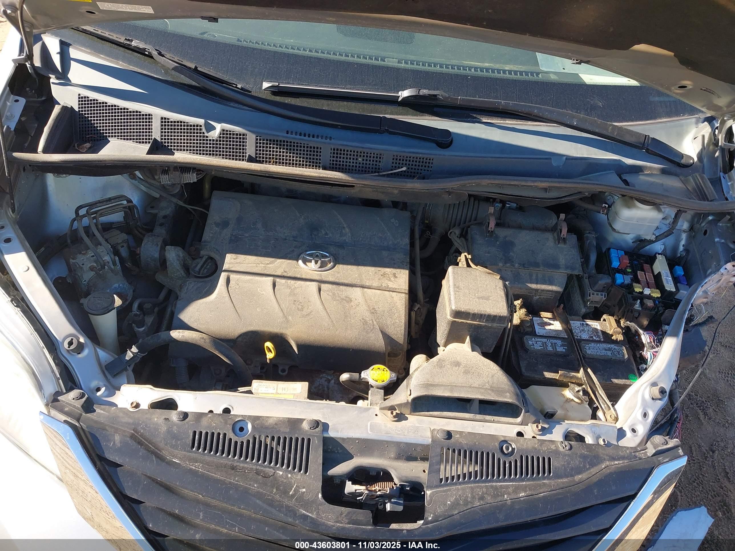 TOYOTA SIENNA image 10