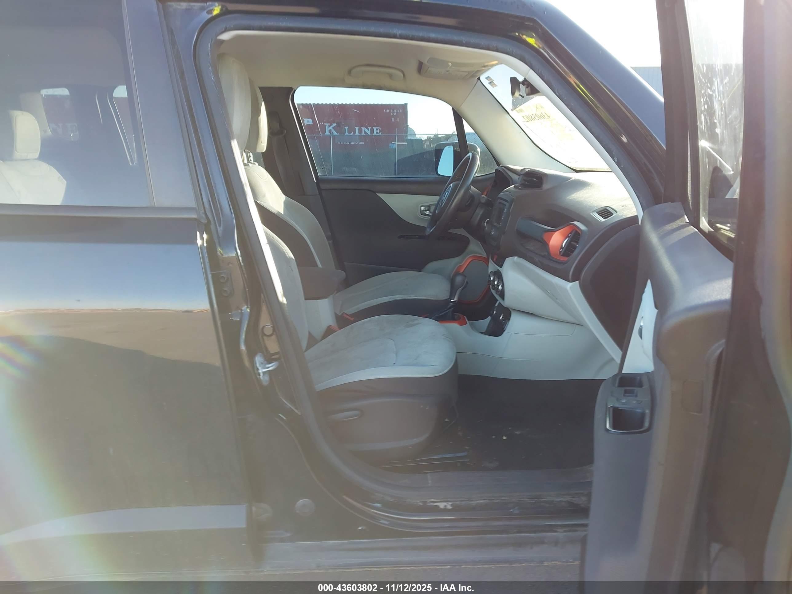 JEEP RENEGADE image 5