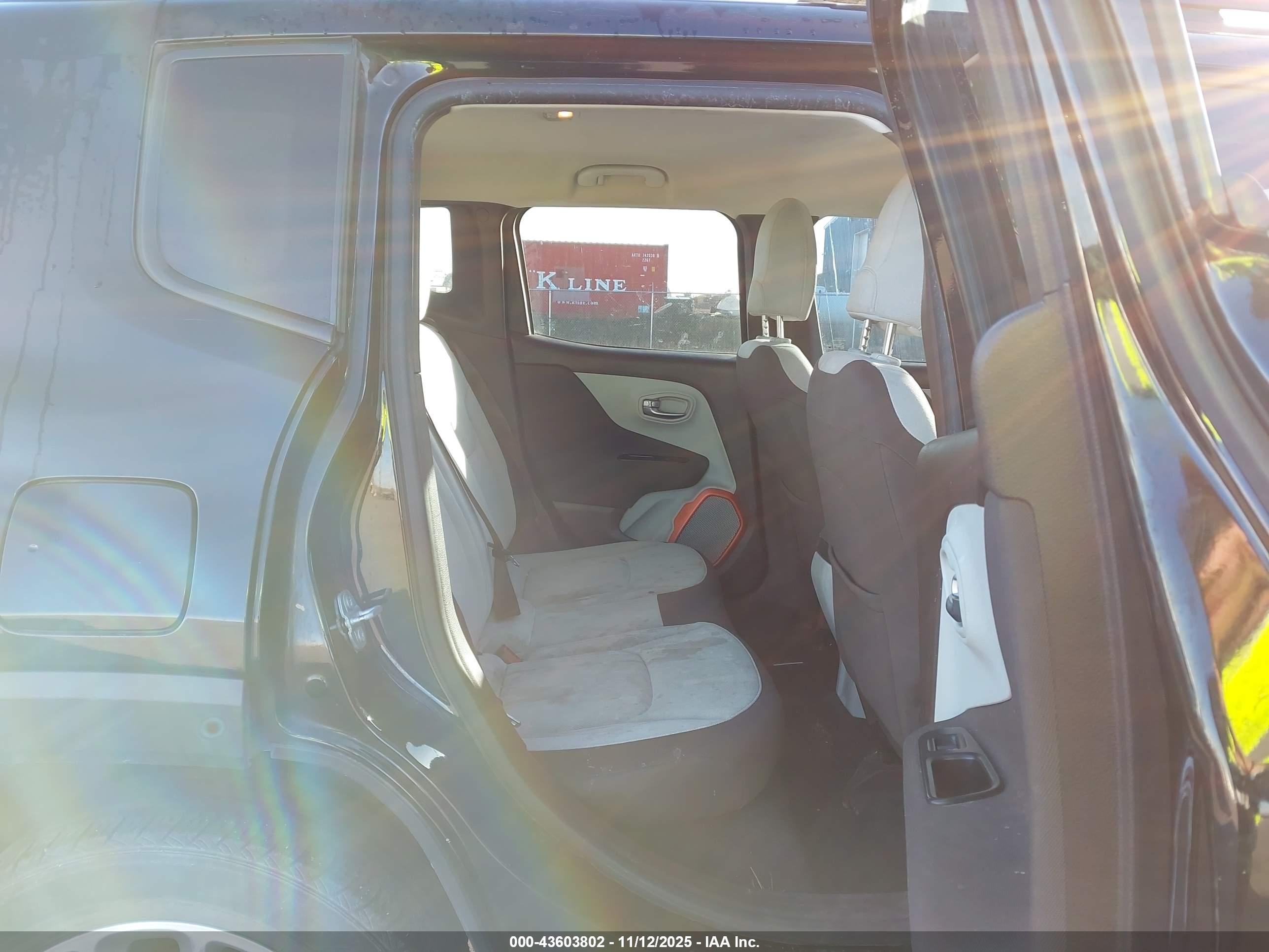 JEEP RENEGADE image 8