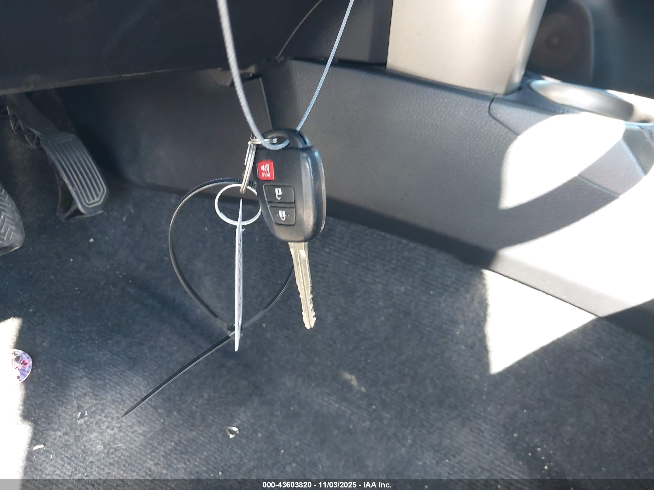 TOYOTA RAV4 image 11