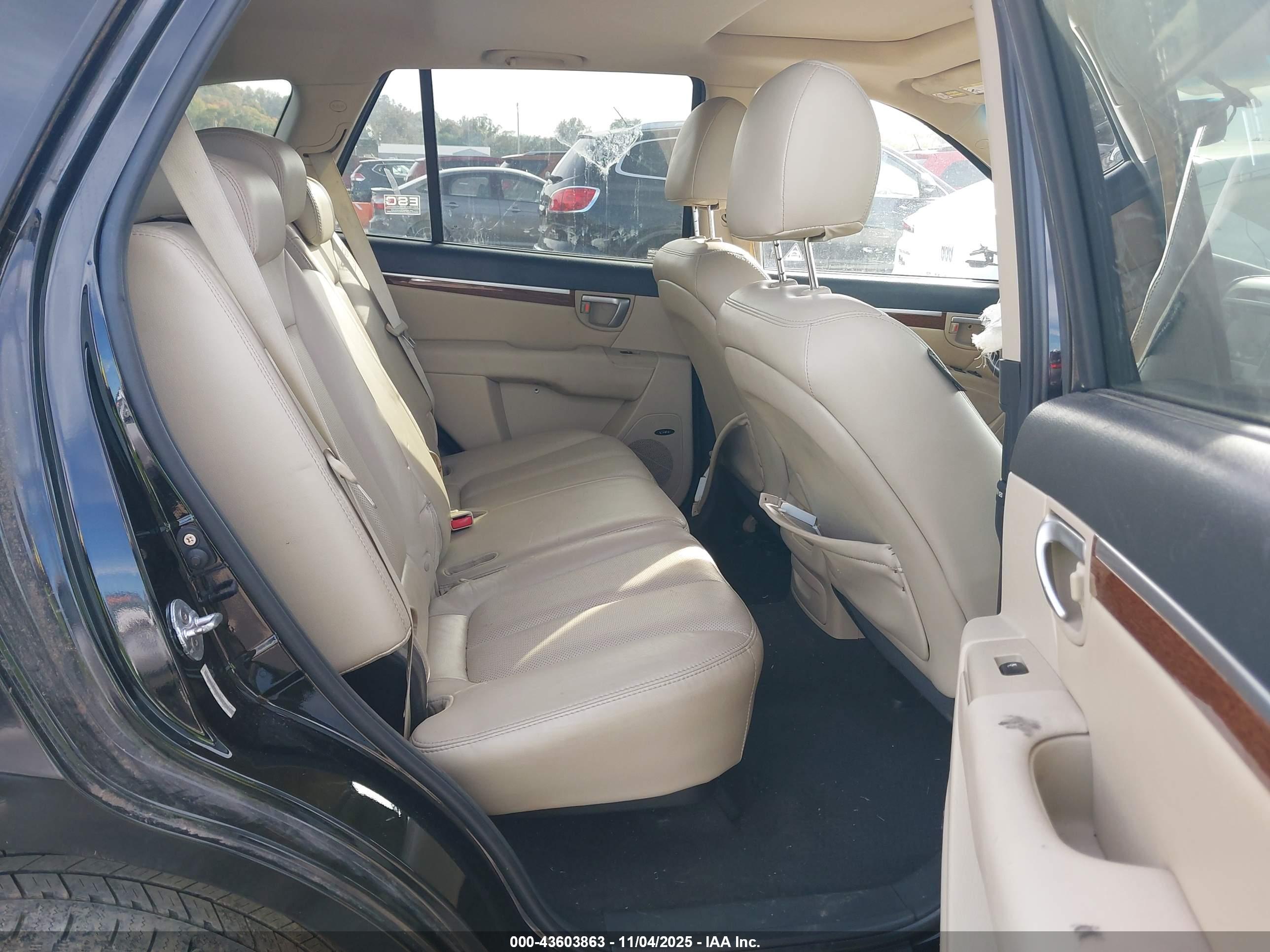 HYUNDAI SANTA image 8