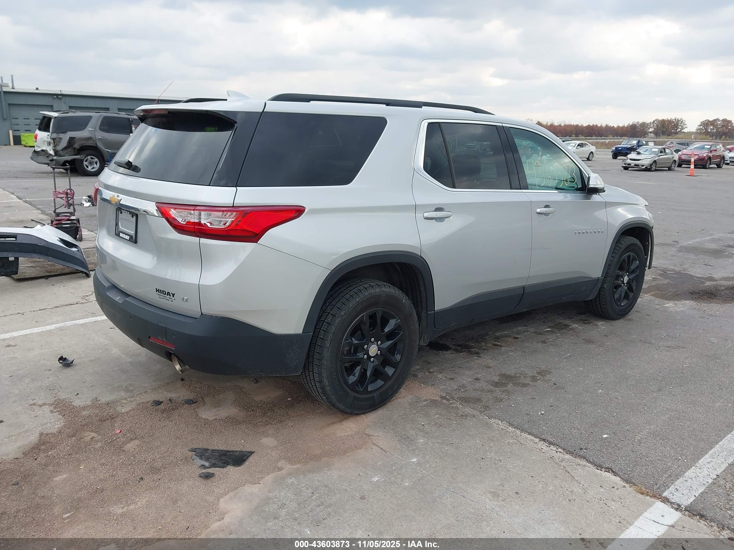 CHEVROLET TRAVERSE image 4