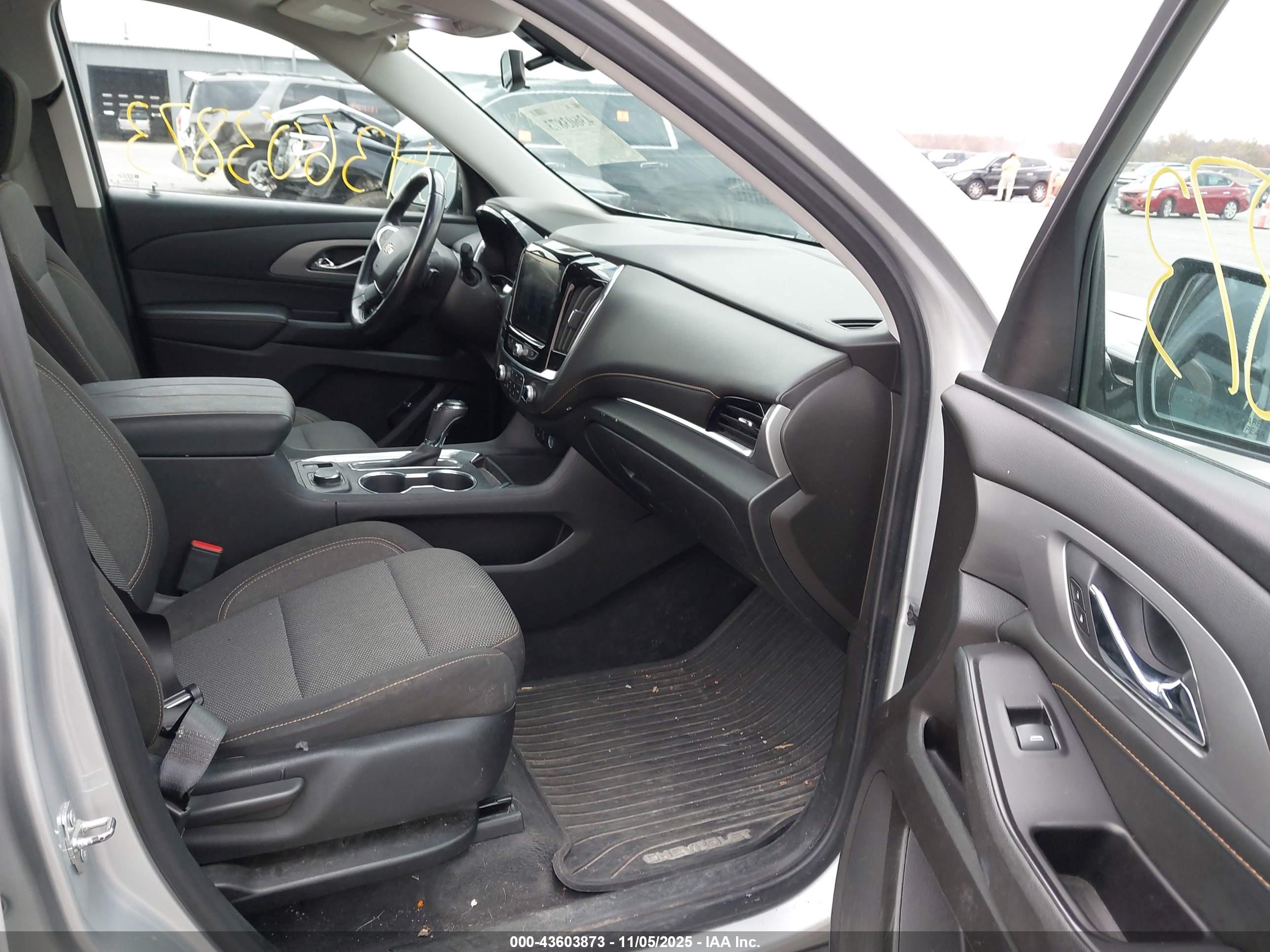 CHEVROLET TRAVERSE image 5