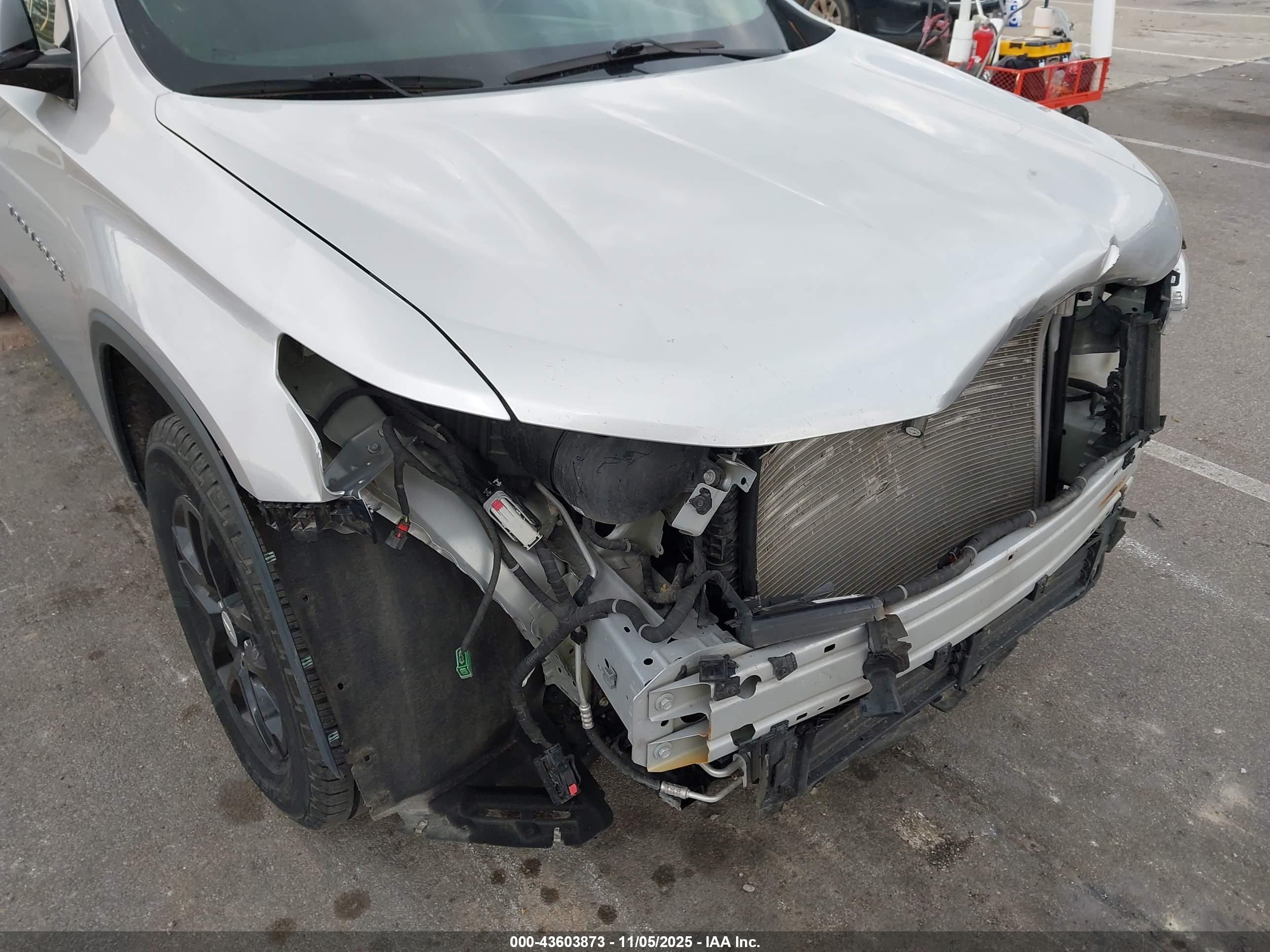 CHEVROLET TRAVERSE image 6