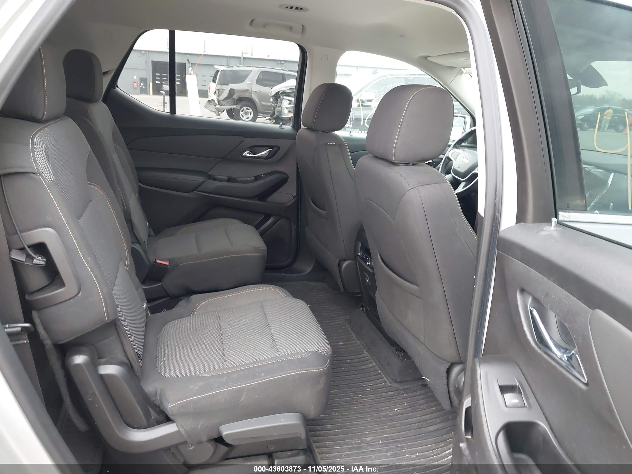 CHEVROLET TRAVERSE image 8