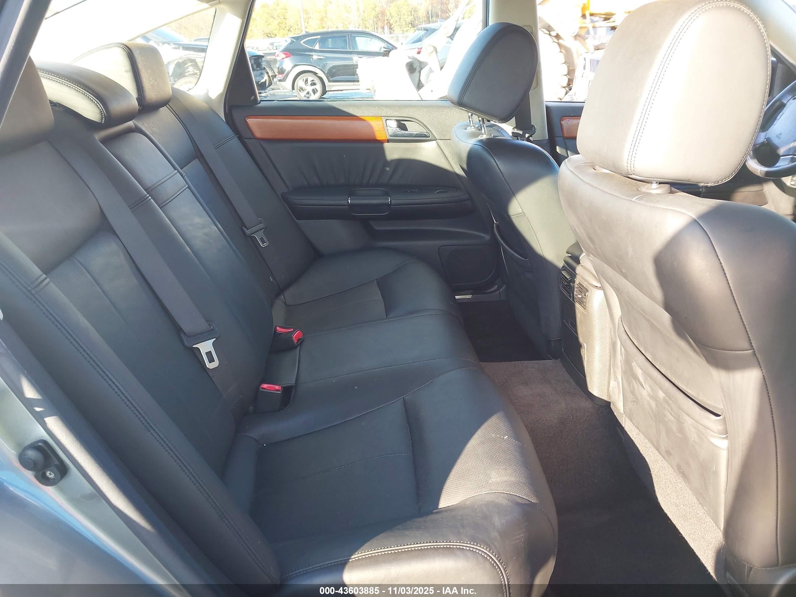 INFINITI M35X image 8