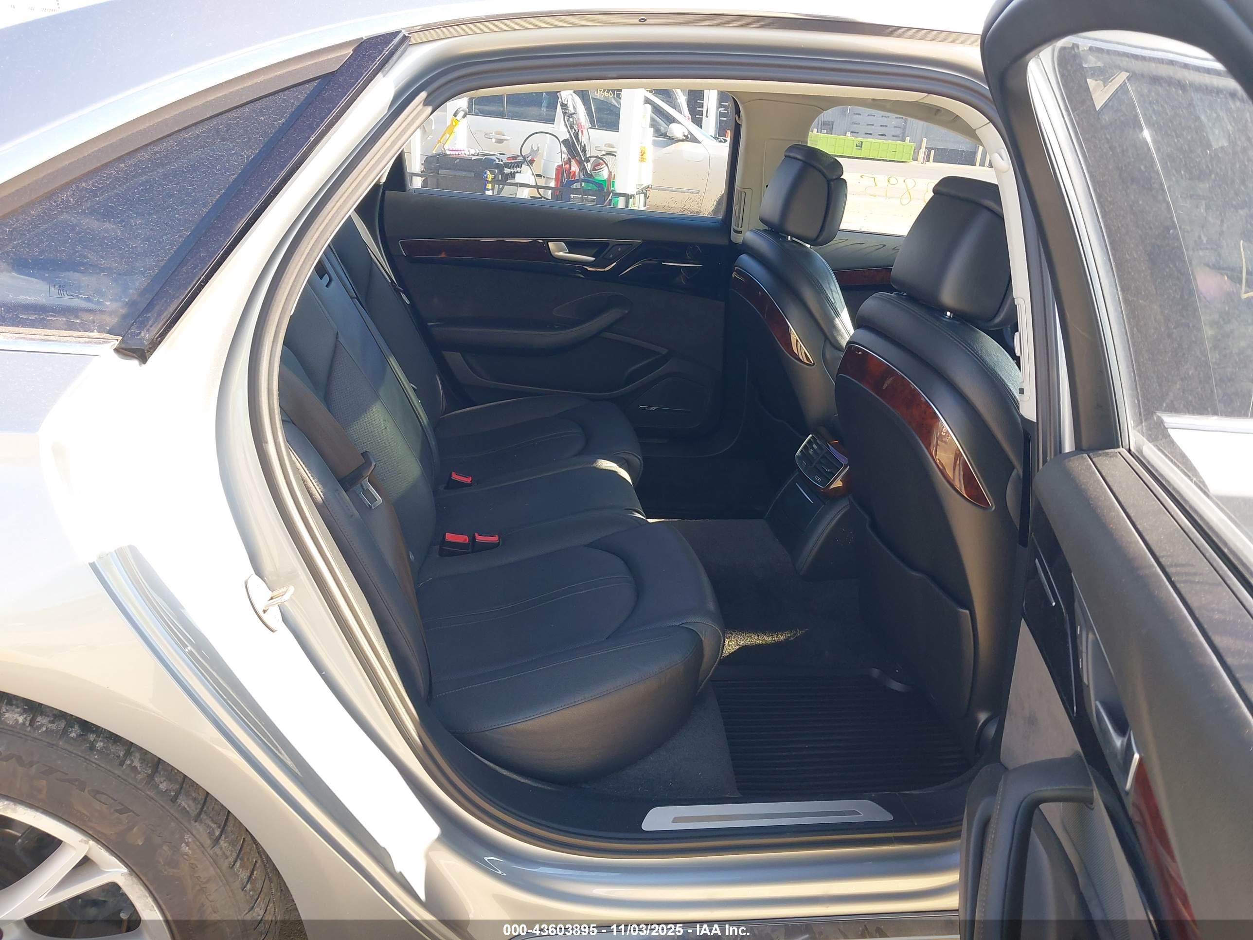 AUDI A8 image 8
