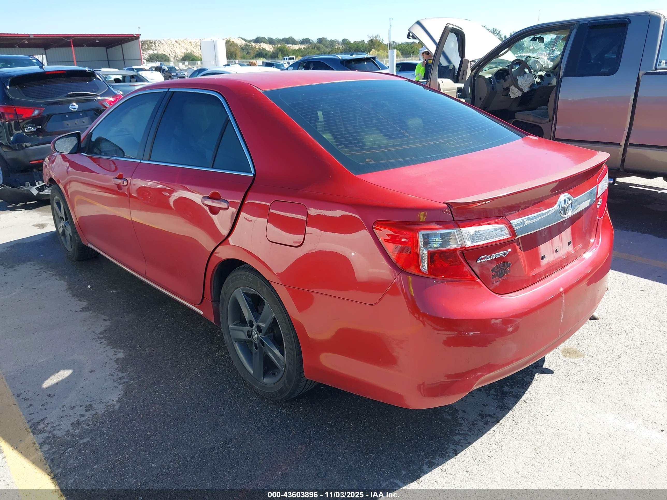 TOYOTA CAMRY image 3