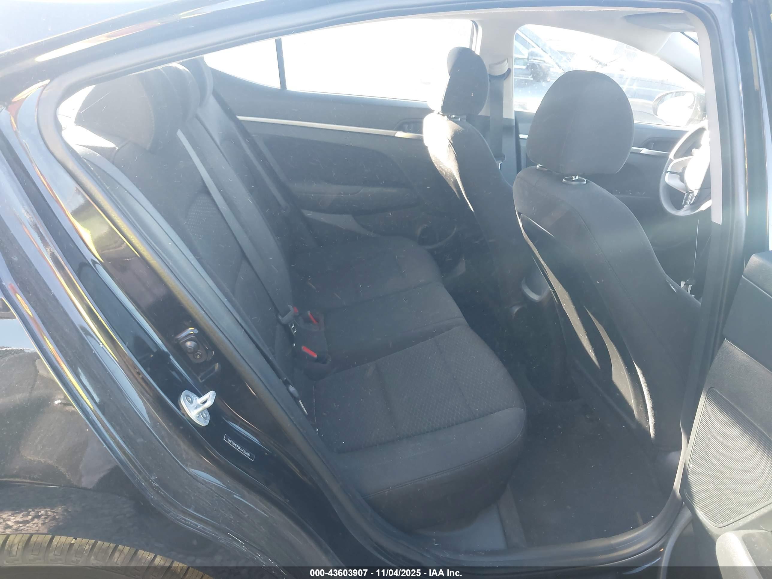 HYUNDAI ELANTRA image 8