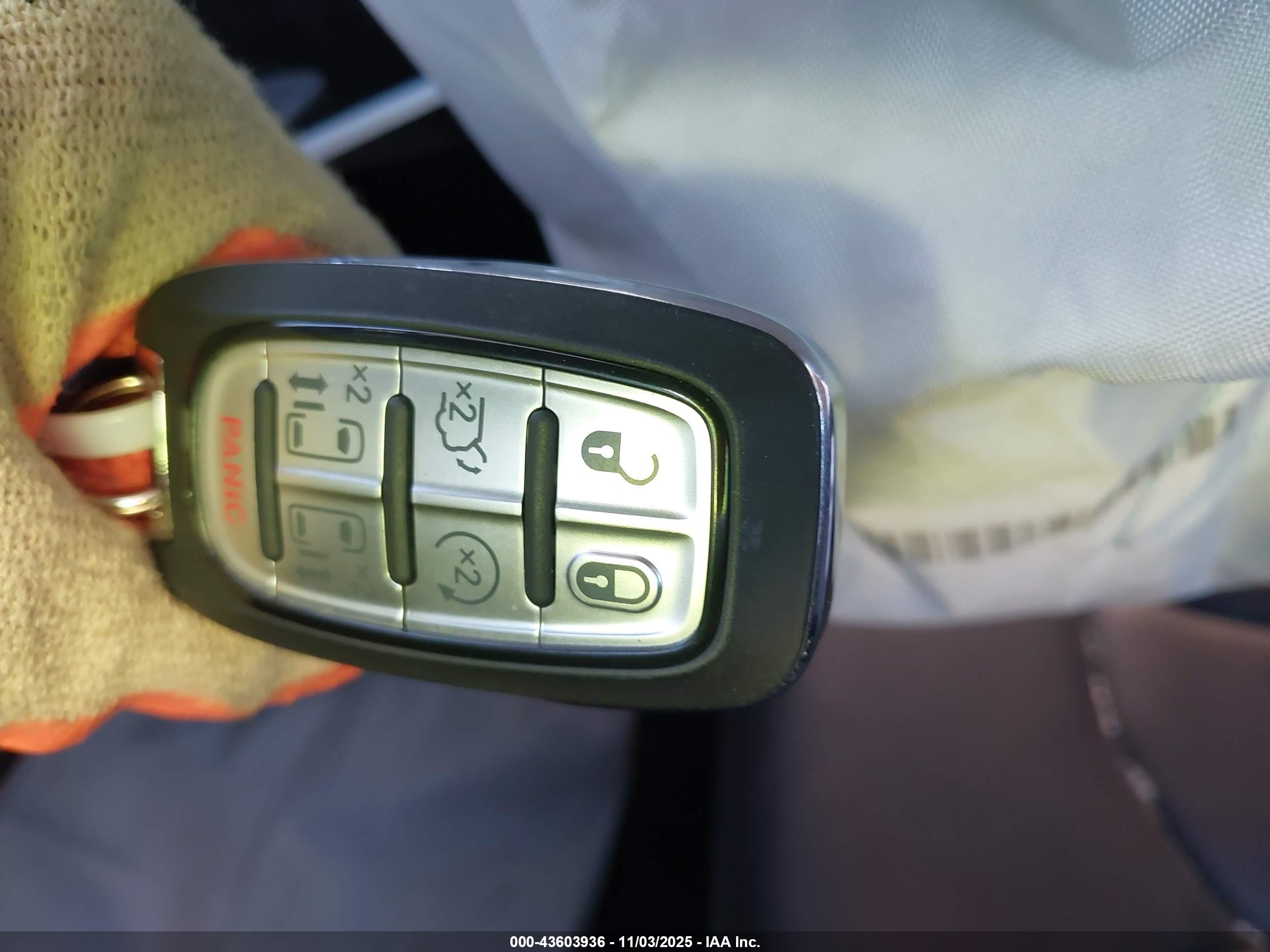 CHRYSLER PACIFICA image 11
