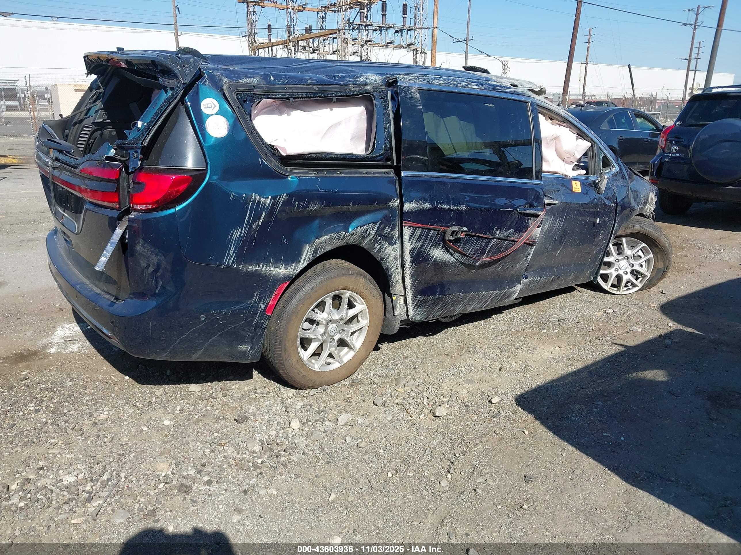 CHRYSLER PACIFICA image 4