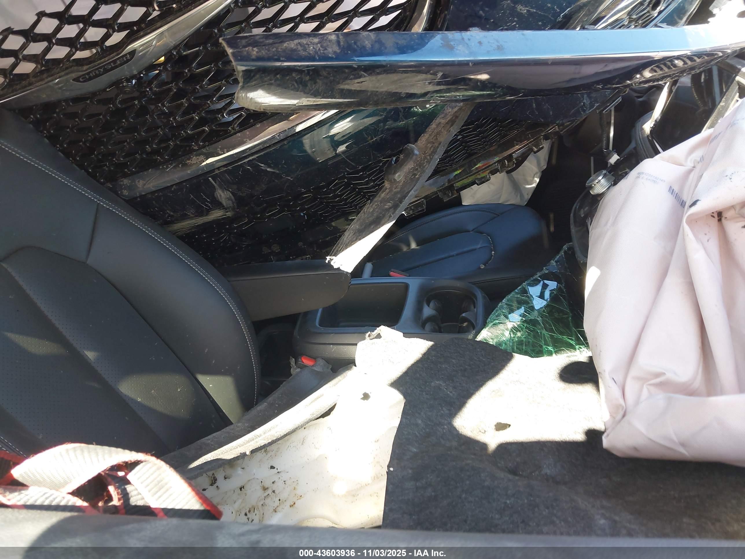 CHRYSLER PACIFICA image 5