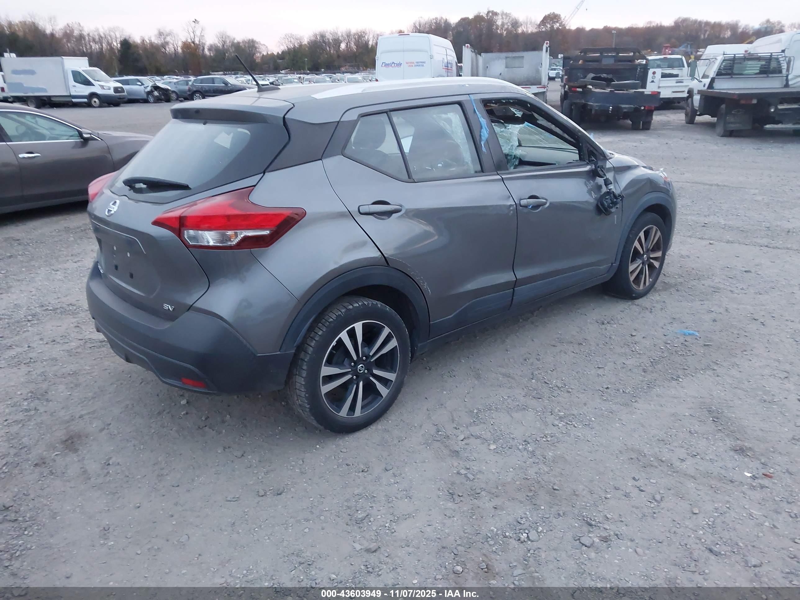 NISSAN KICKS image 4