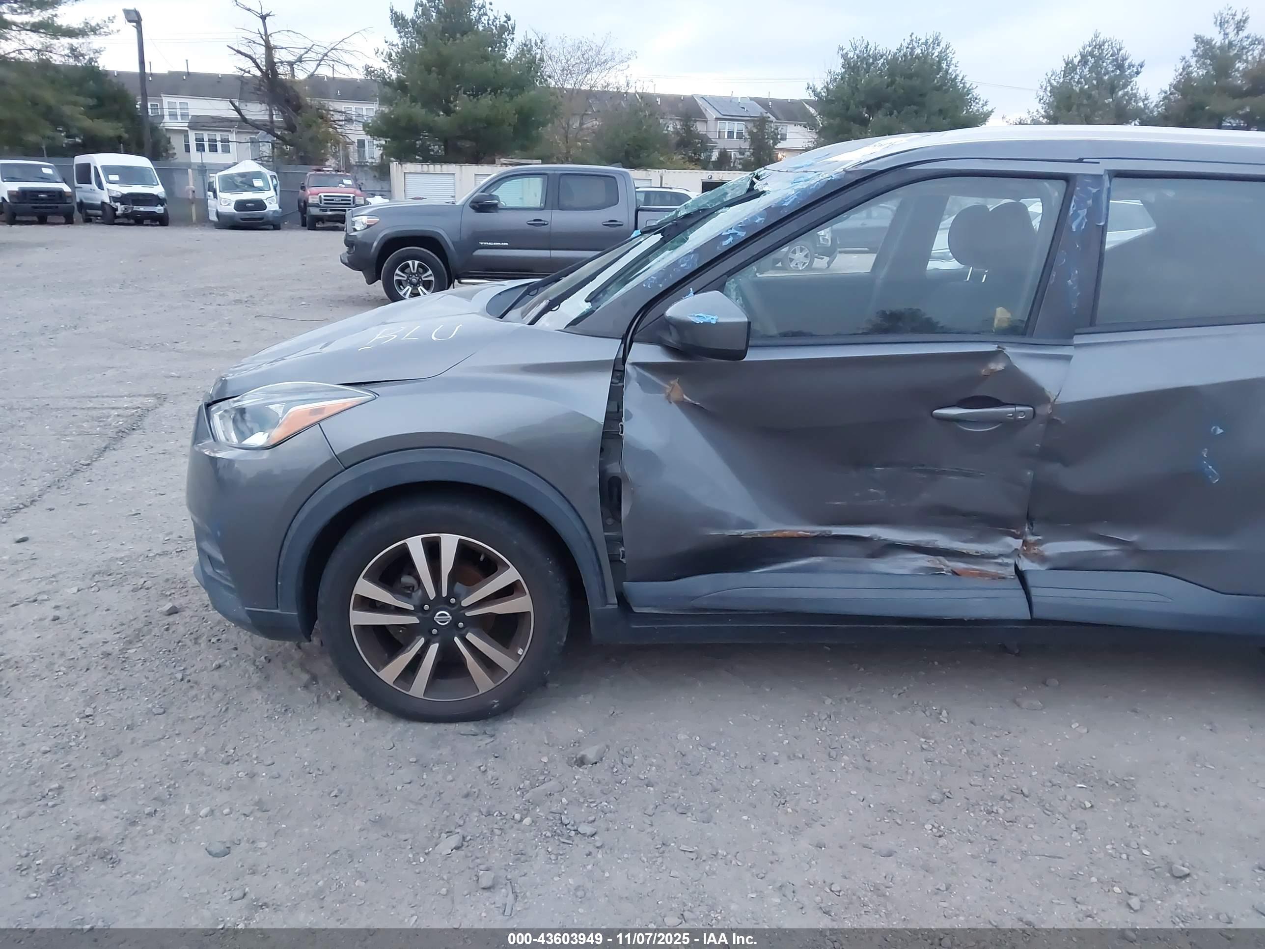 NISSAN KICKS image 6