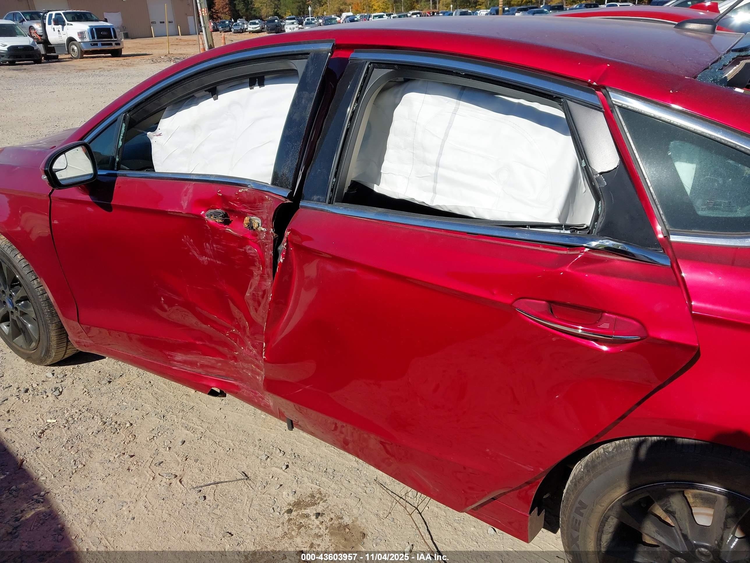 FORD FUSION image 6