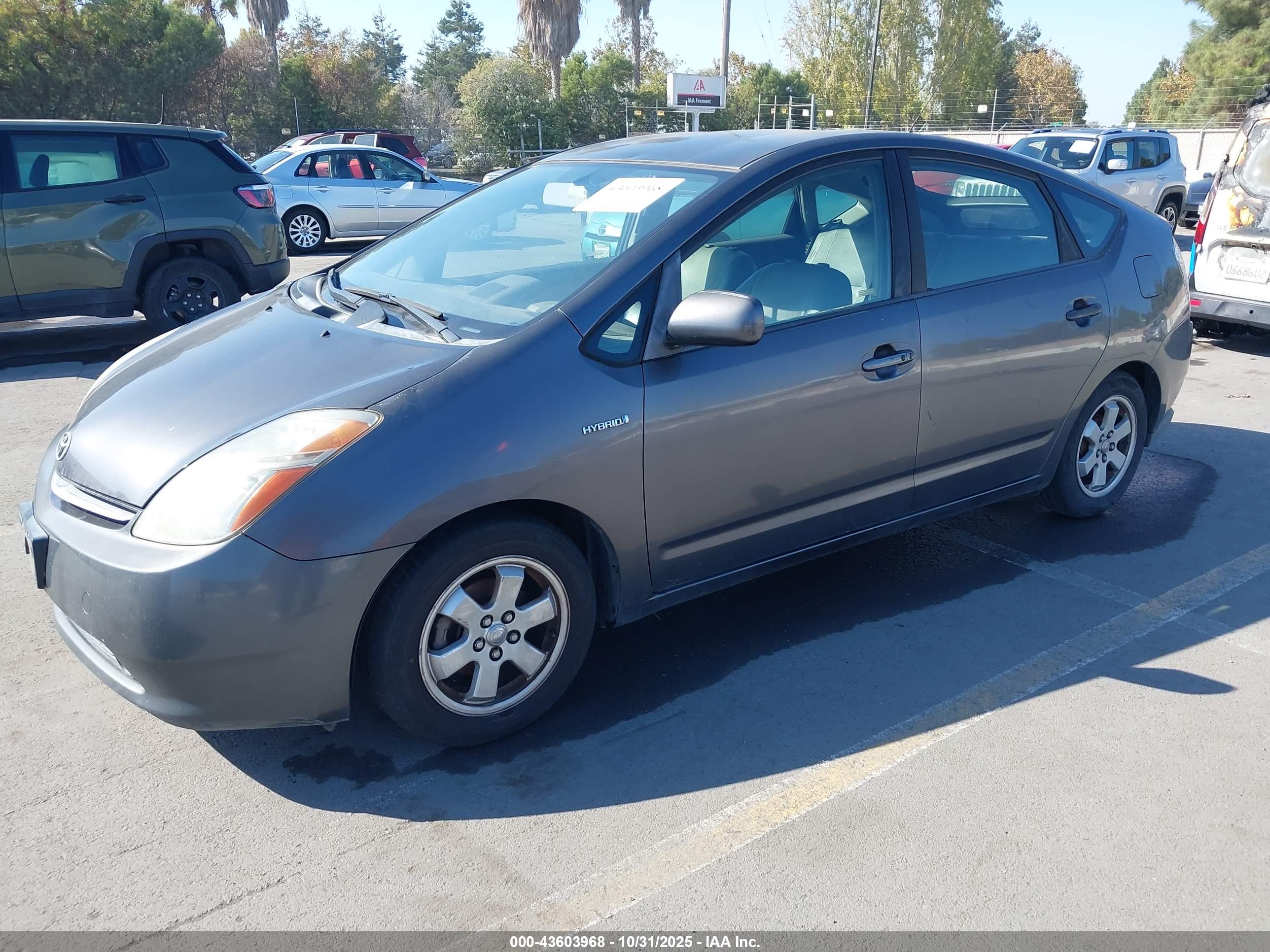 TOYOTA PRIUS image 2