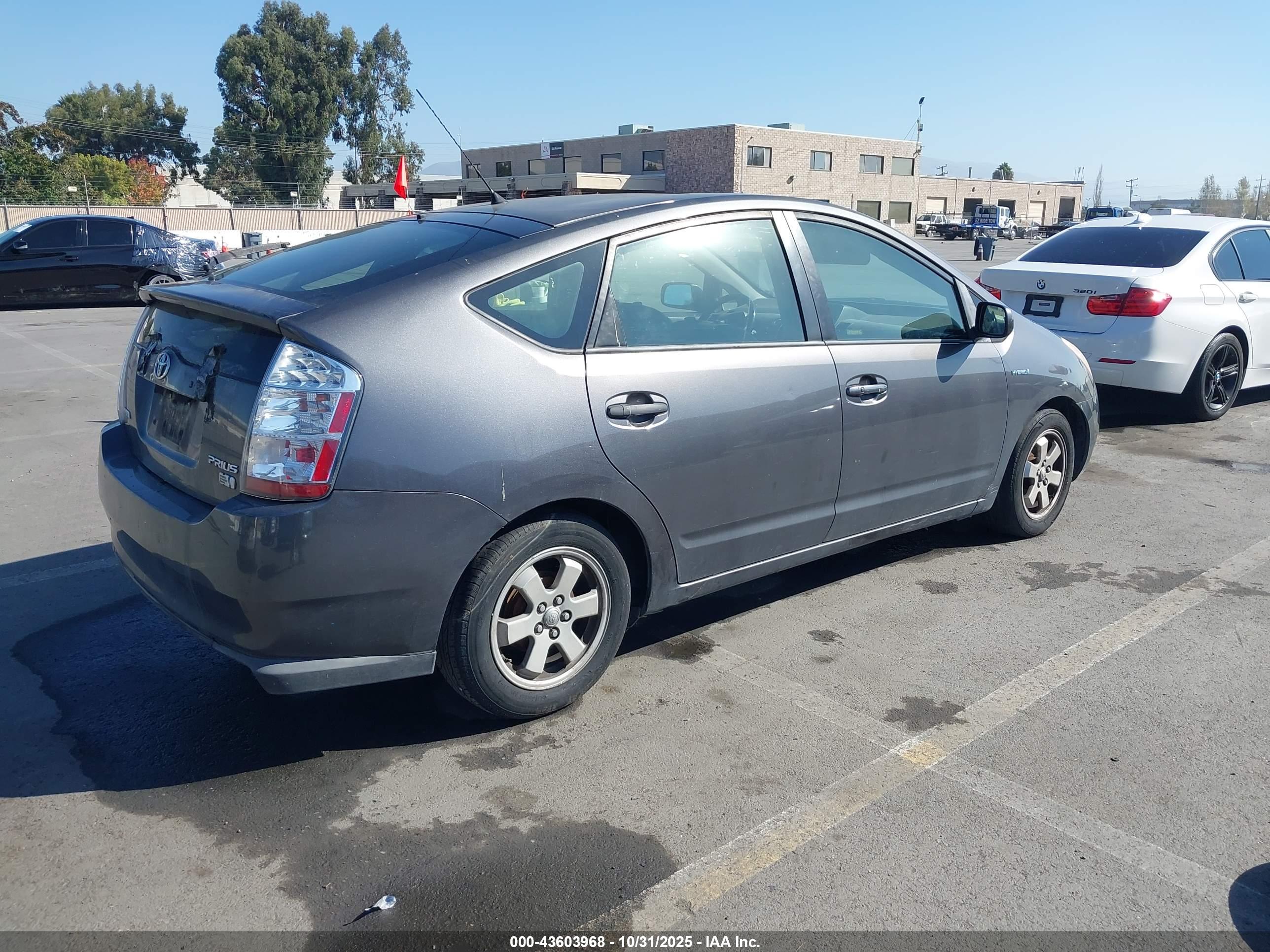 TOYOTA PRIUS image 4