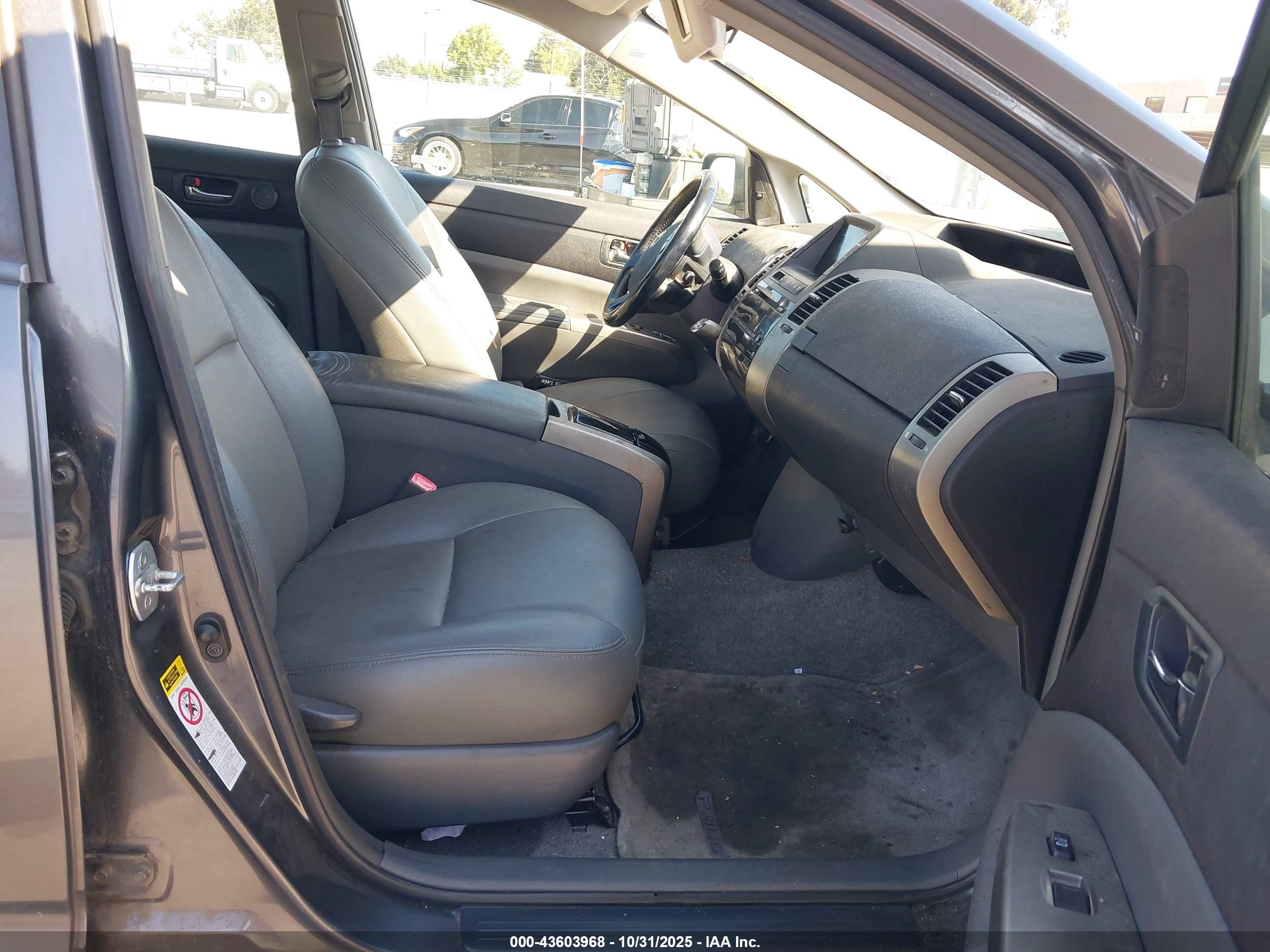 TOYOTA PRIUS image 5