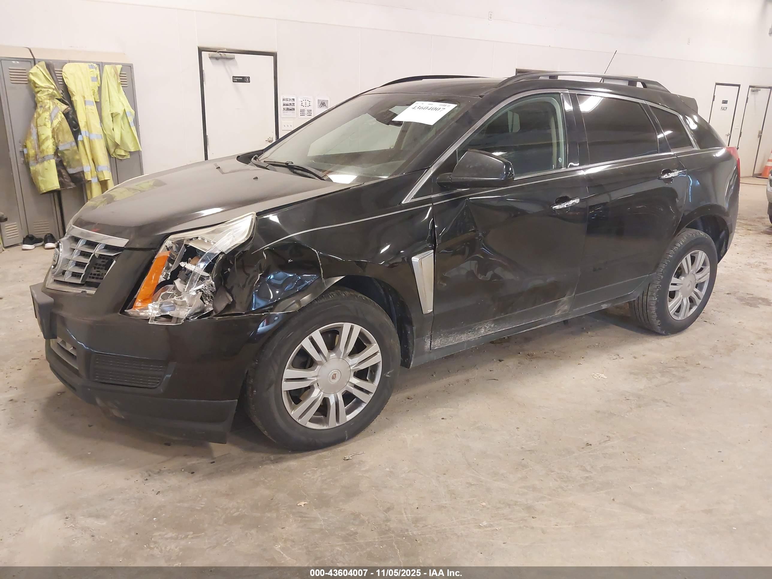CADILLAC SRX image 2