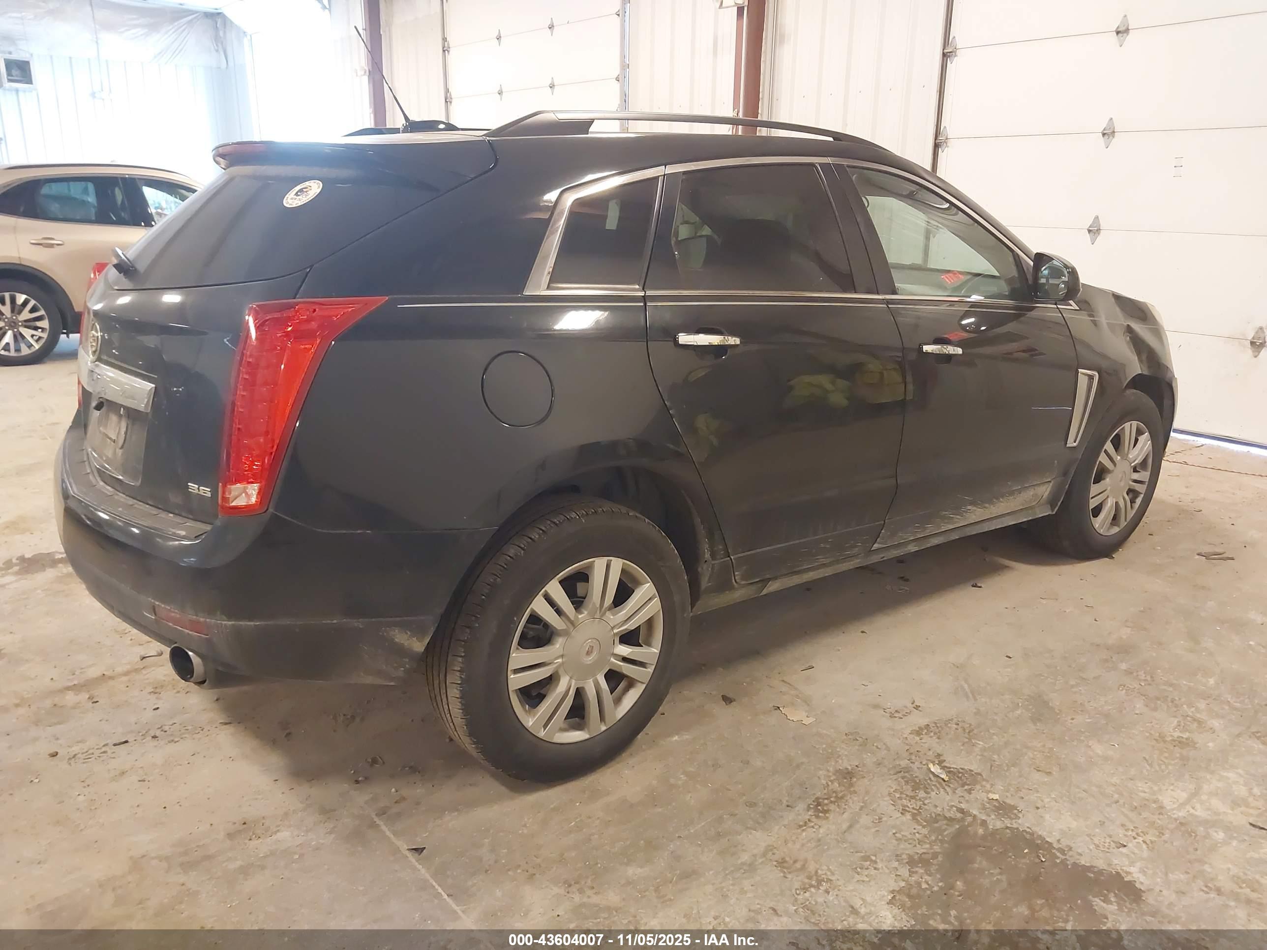CADILLAC SRX image 4