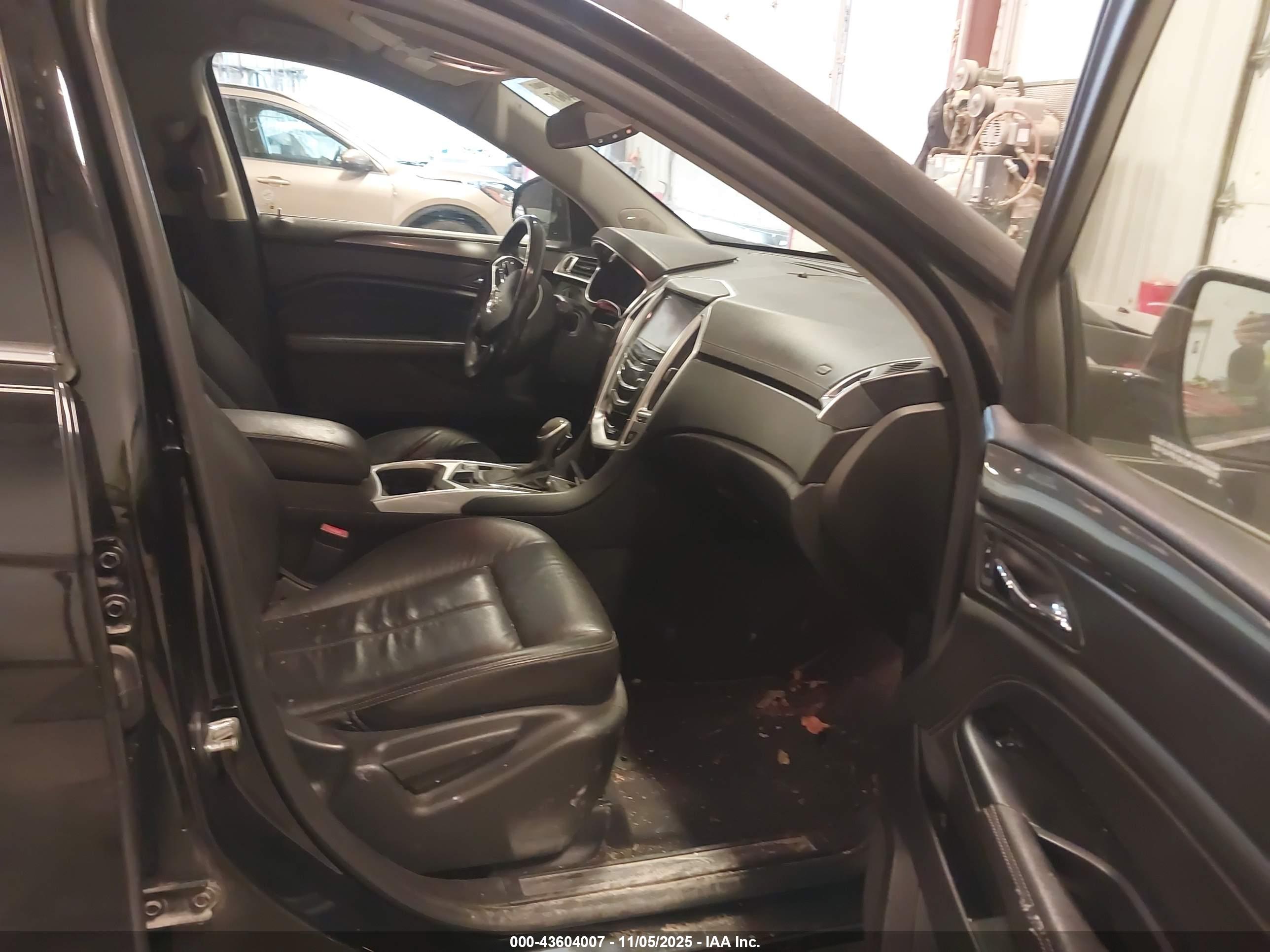 CADILLAC SRX image 5