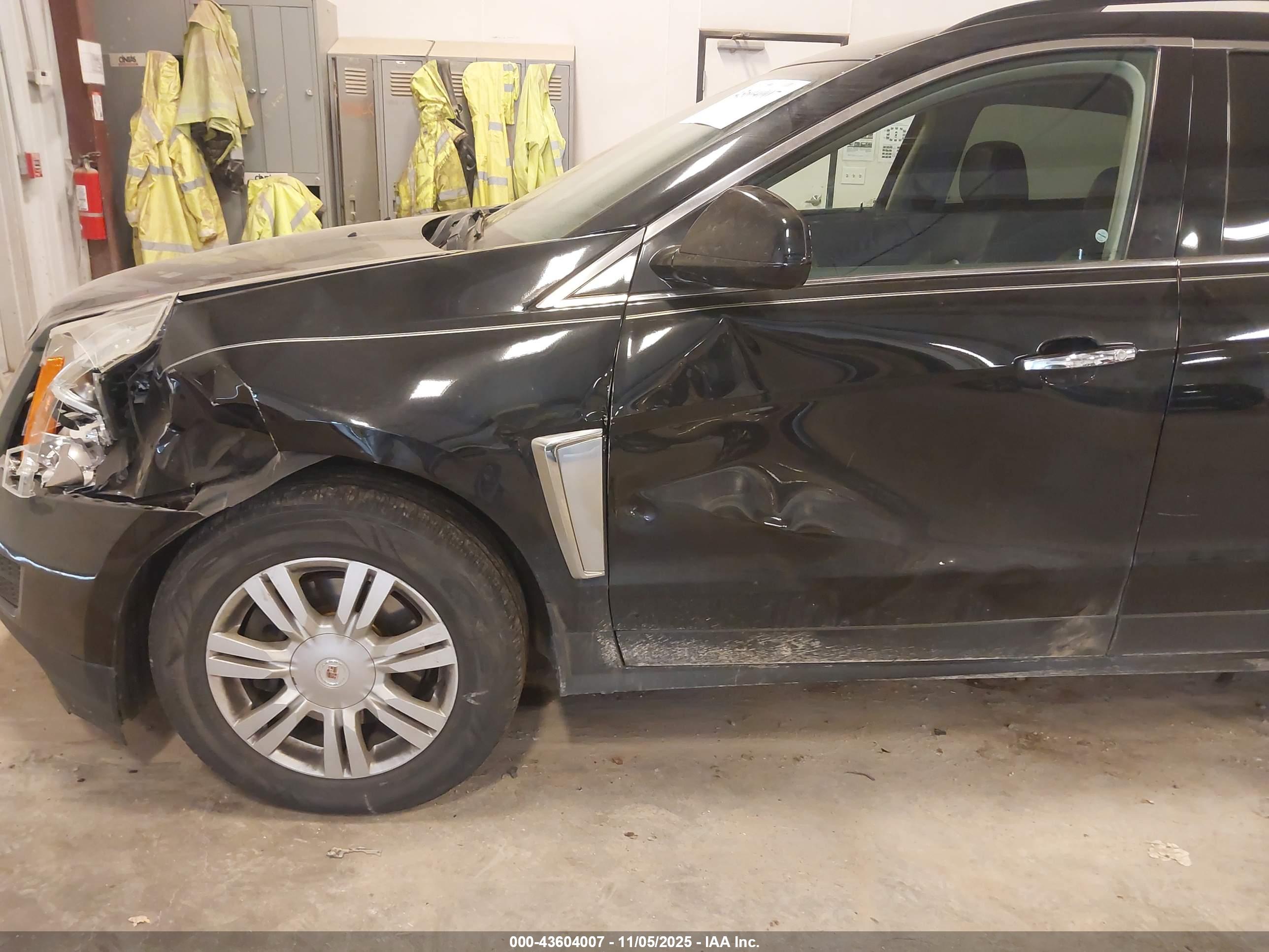 CADILLAC SRX image 6