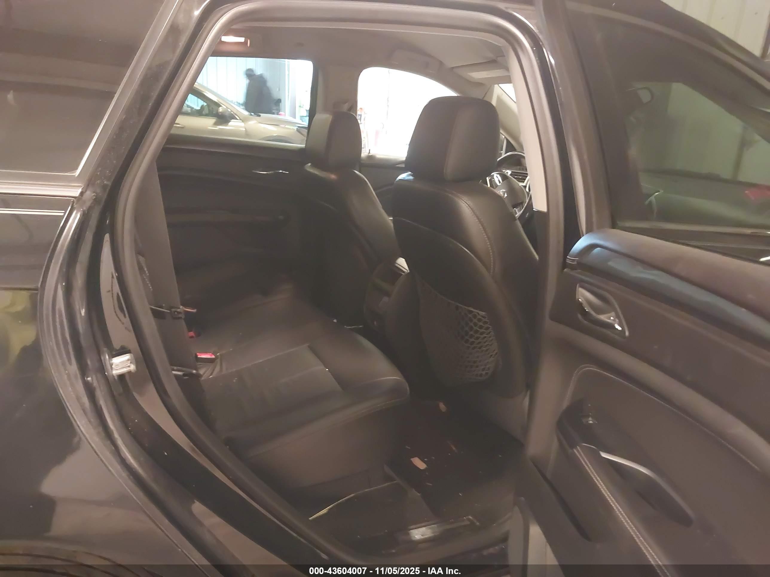 CADILLAC SRX image 8