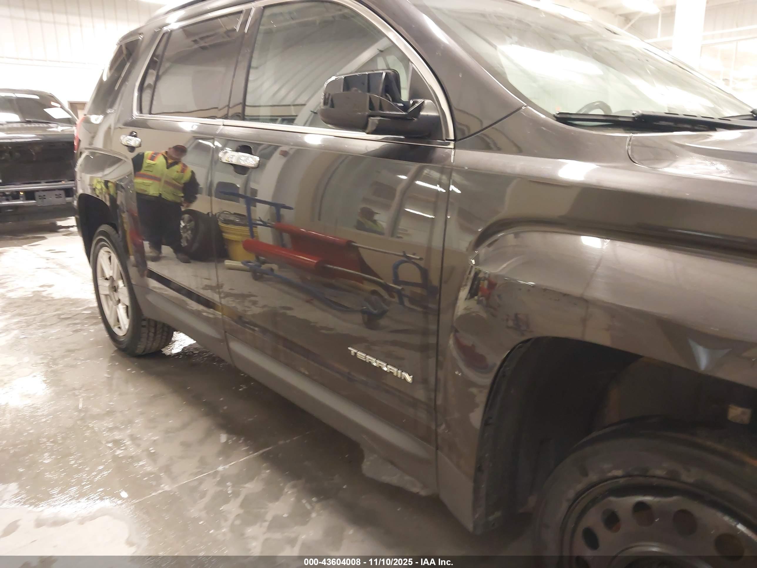GMC TERRAIN image 6