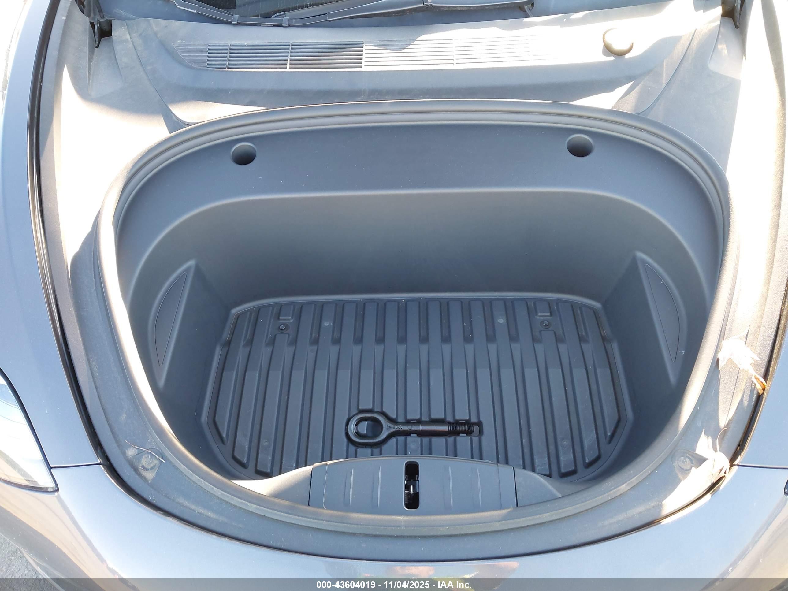TESLA MODEL image 10