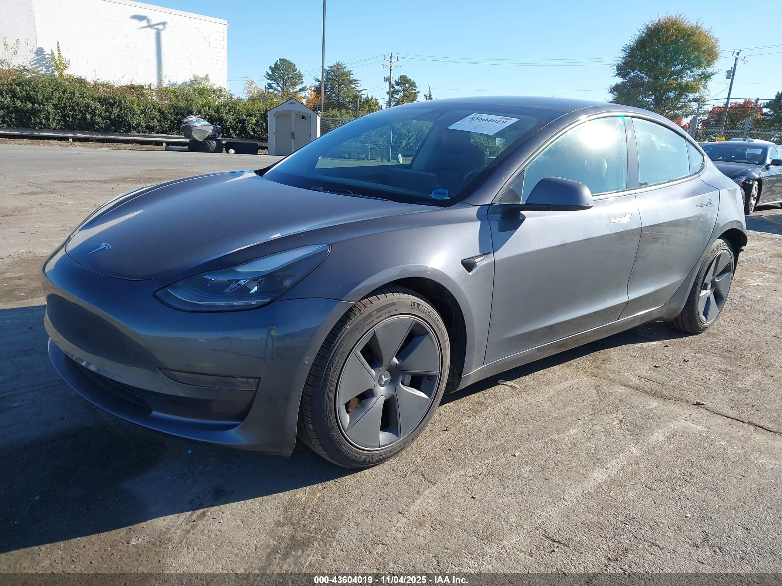 TESLA MODEL image 2