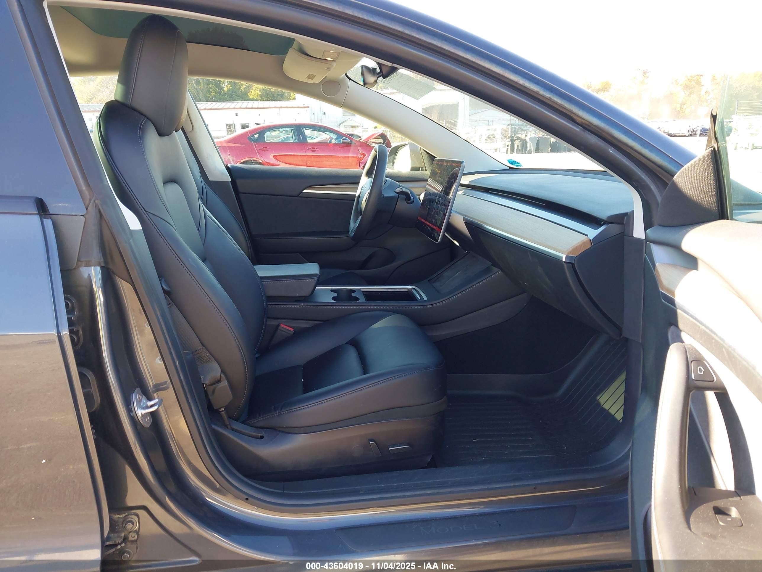 TESLA MODEL image 5
