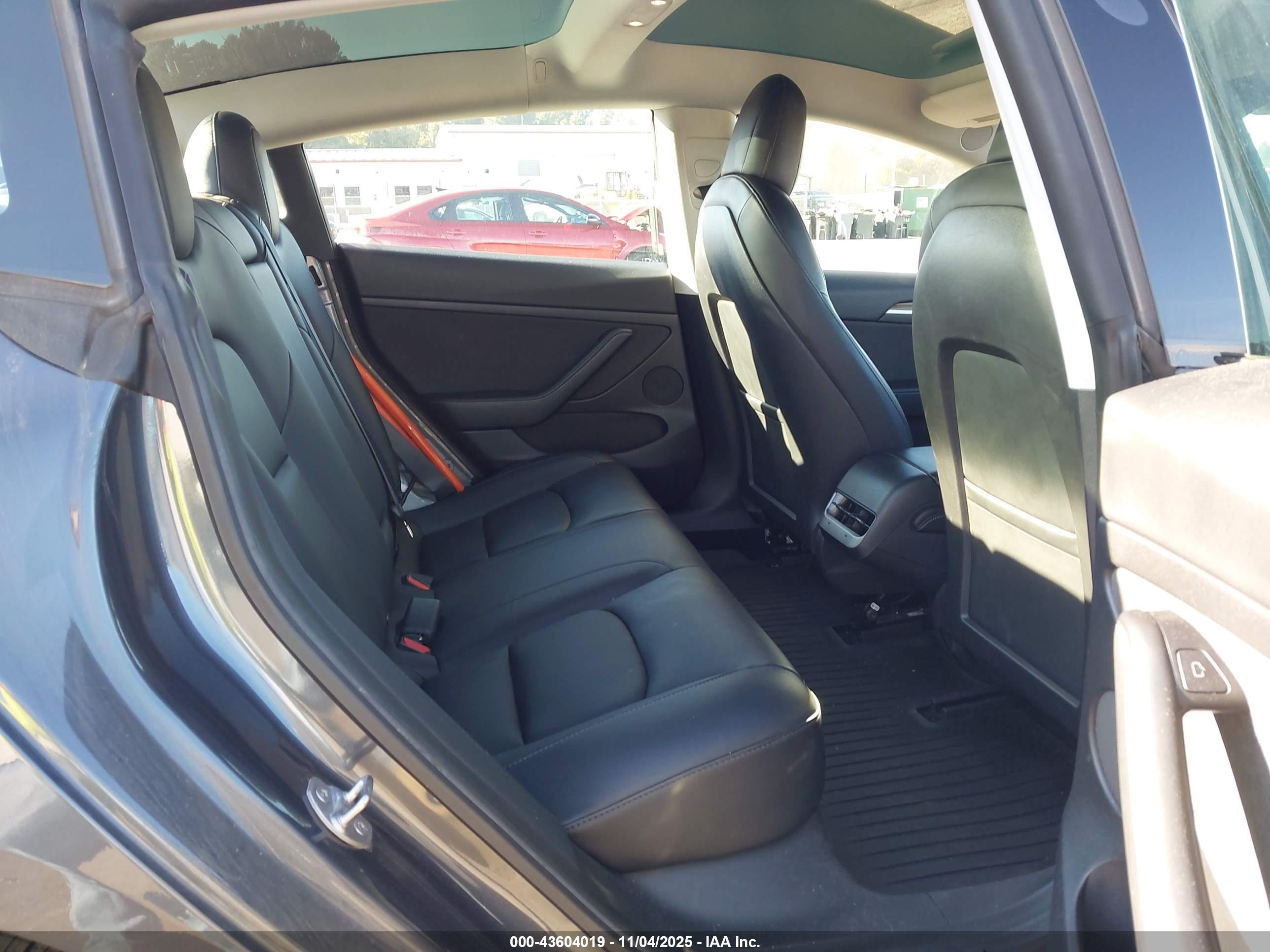 TESLA MODEL image 8